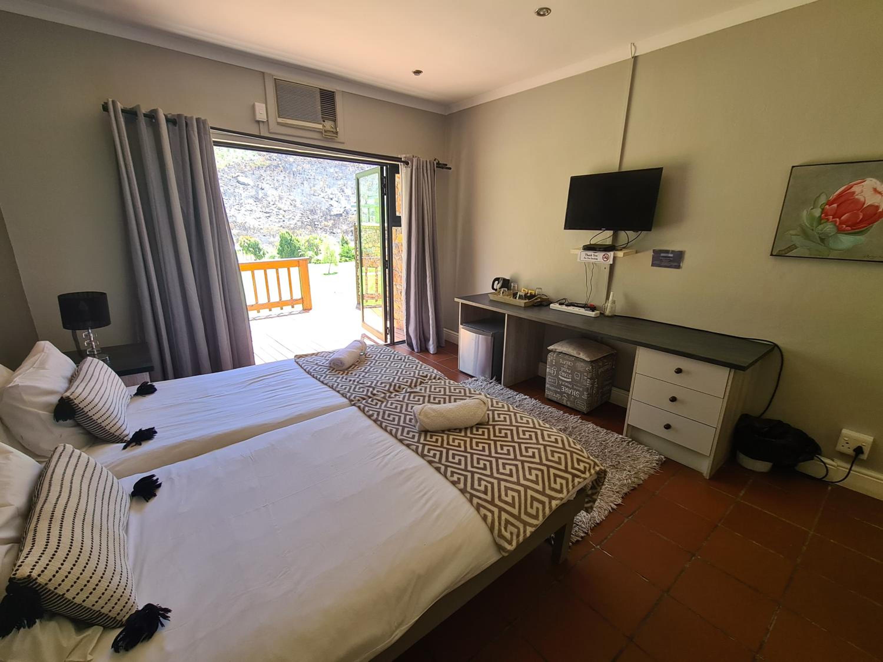 Budget Double Room photo 2