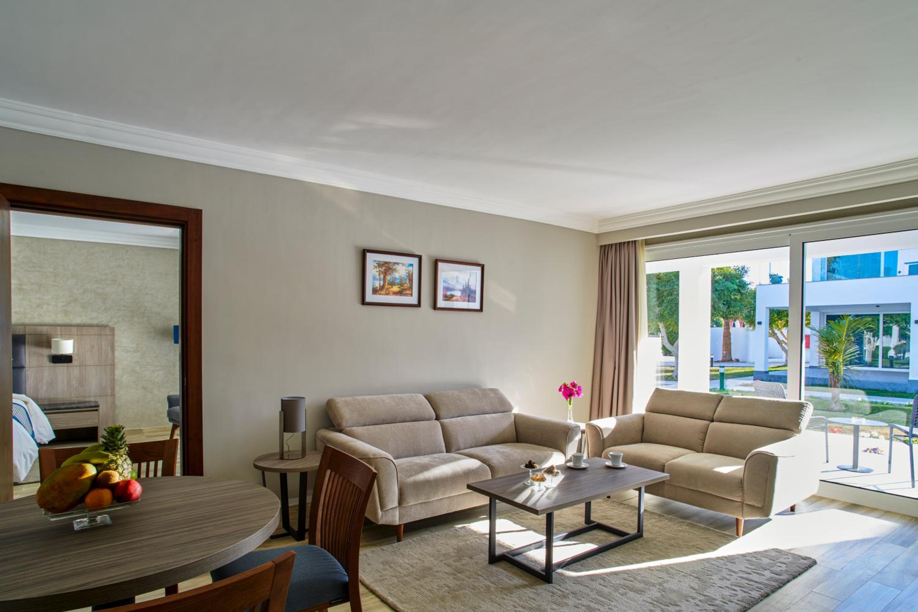 Executive Suite - Photo 2