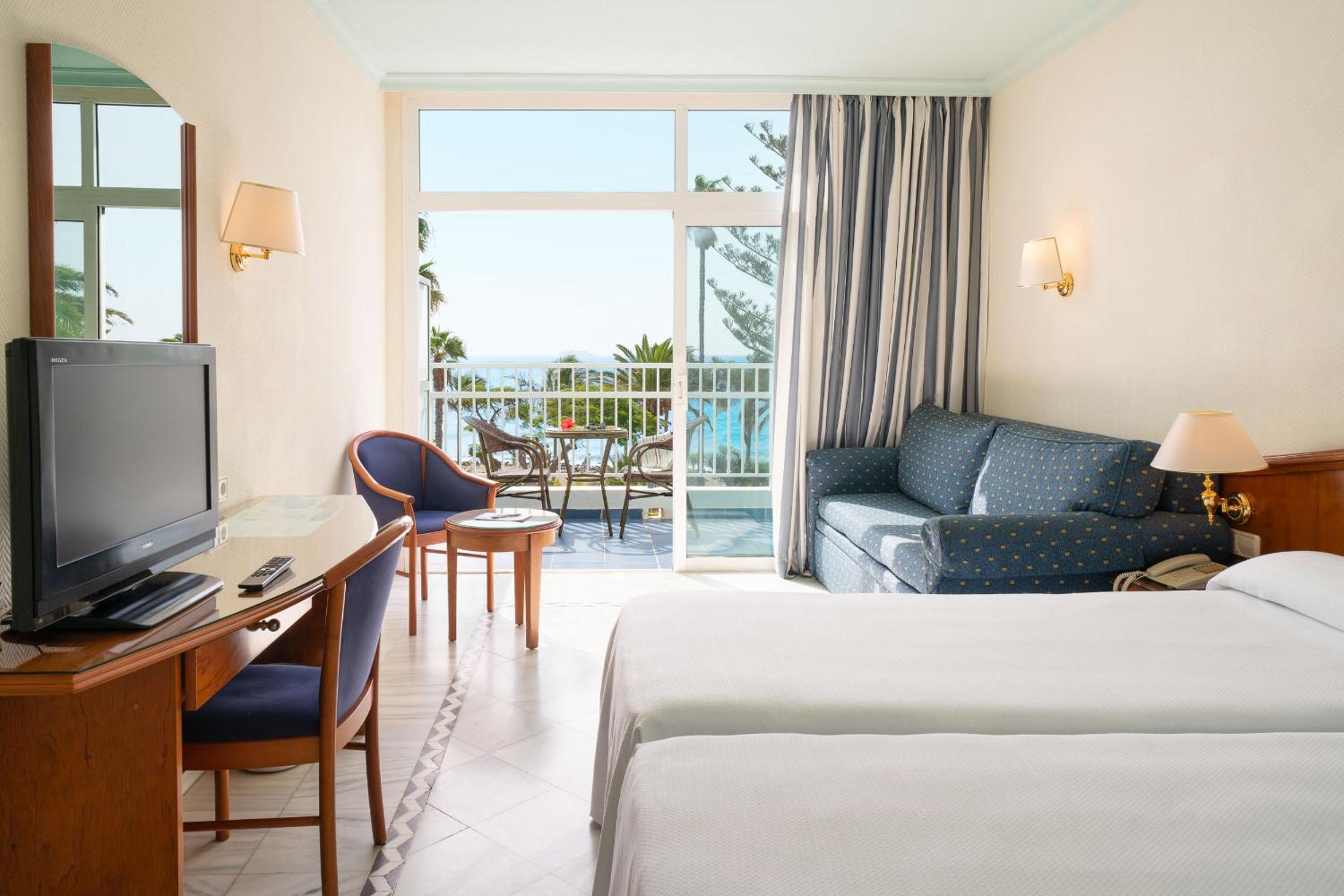 Family Room with Sea View (3 Adults + 1 Child) thumbnail 5
