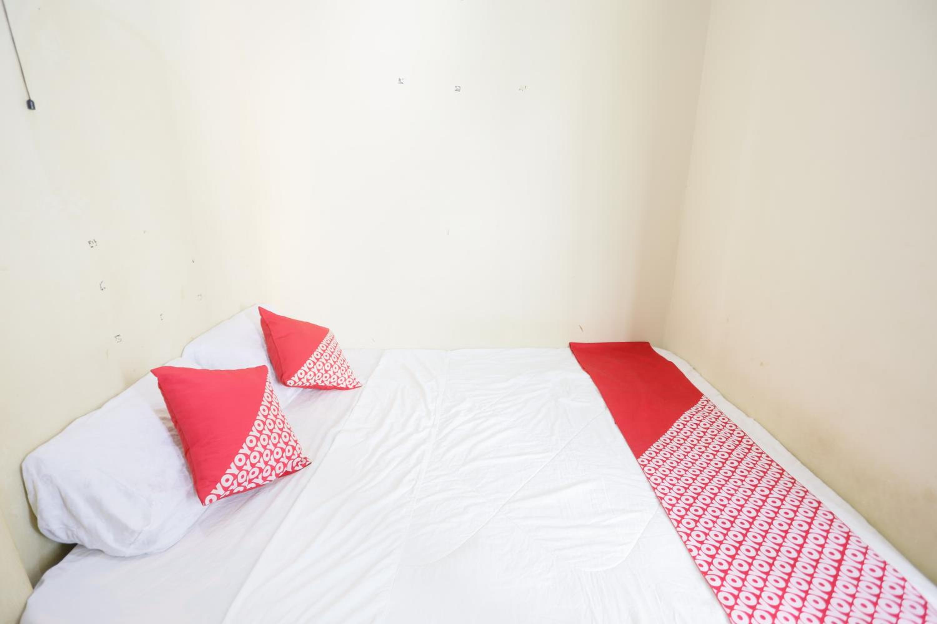 Budget Double Room - Photo 8