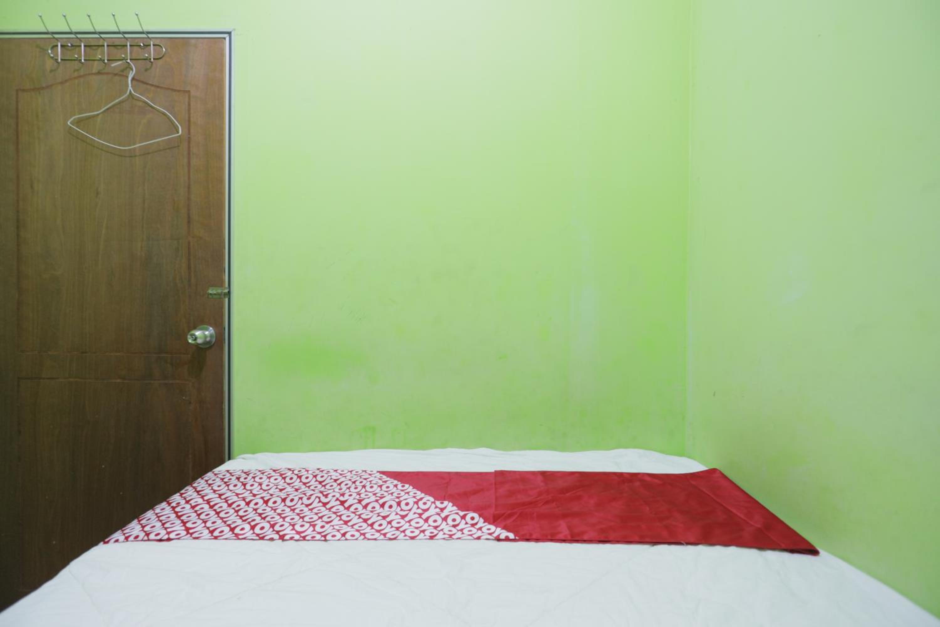 Budget Double Room - Photo 5