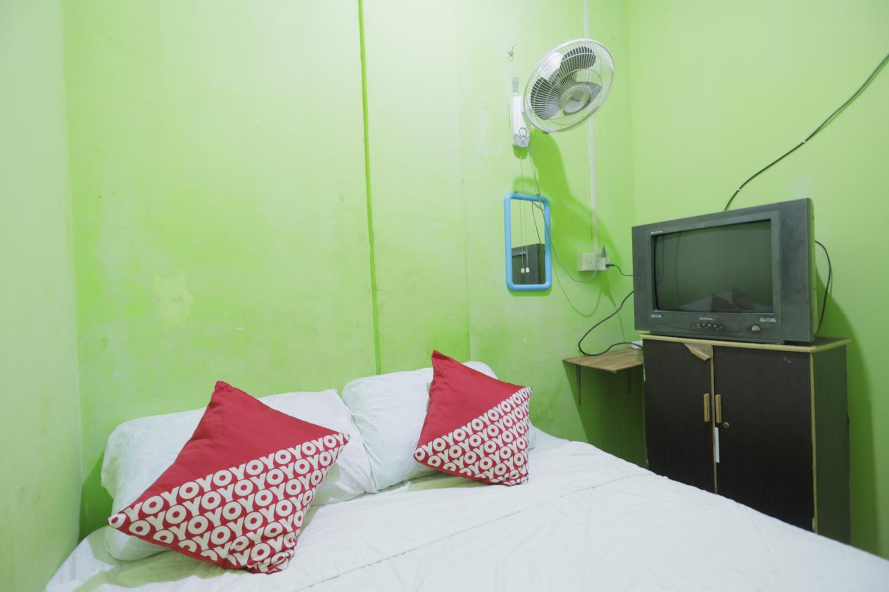 Budget Double Room - Photo 13