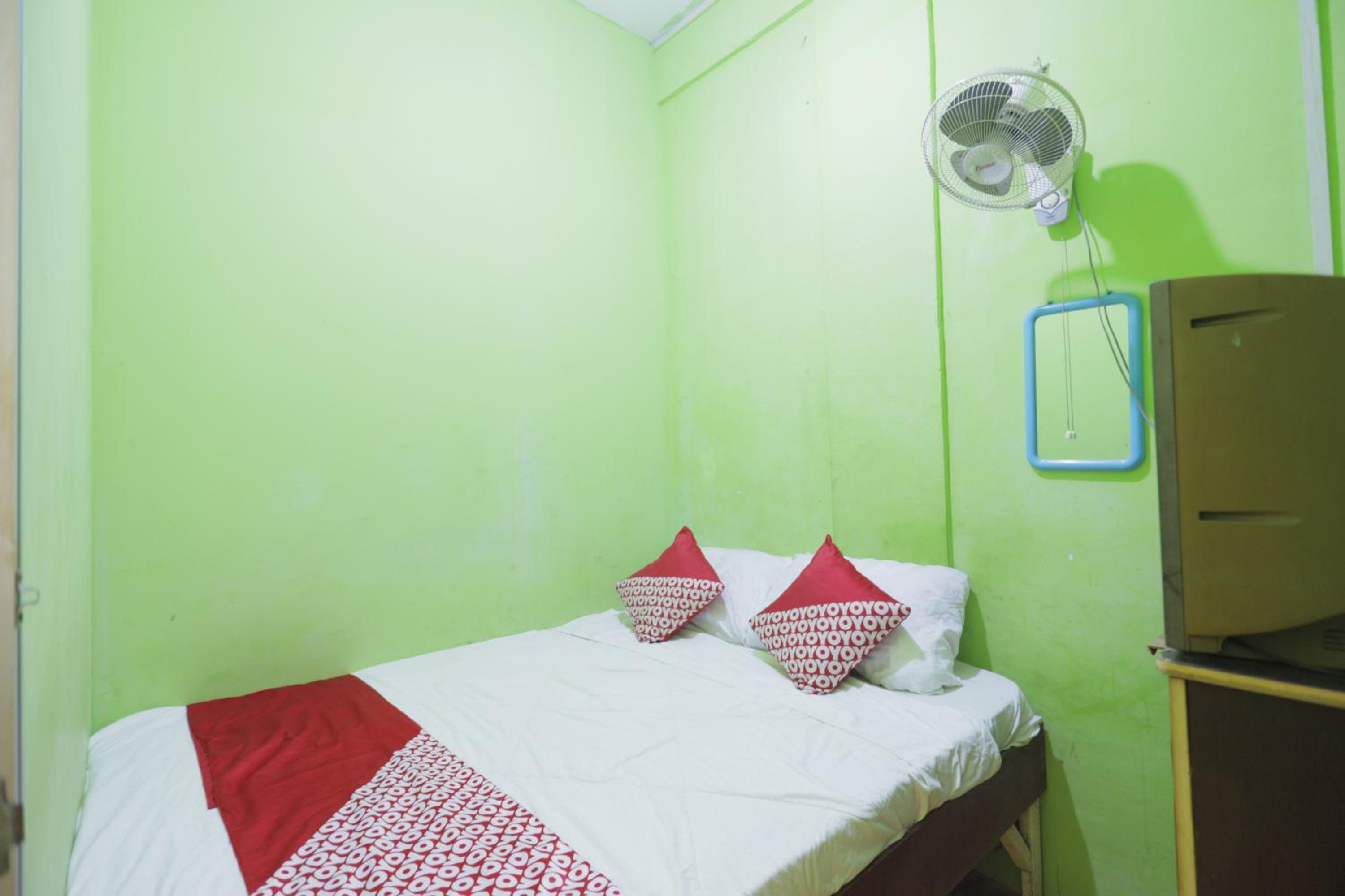 Budget Double Room - Photo 11
