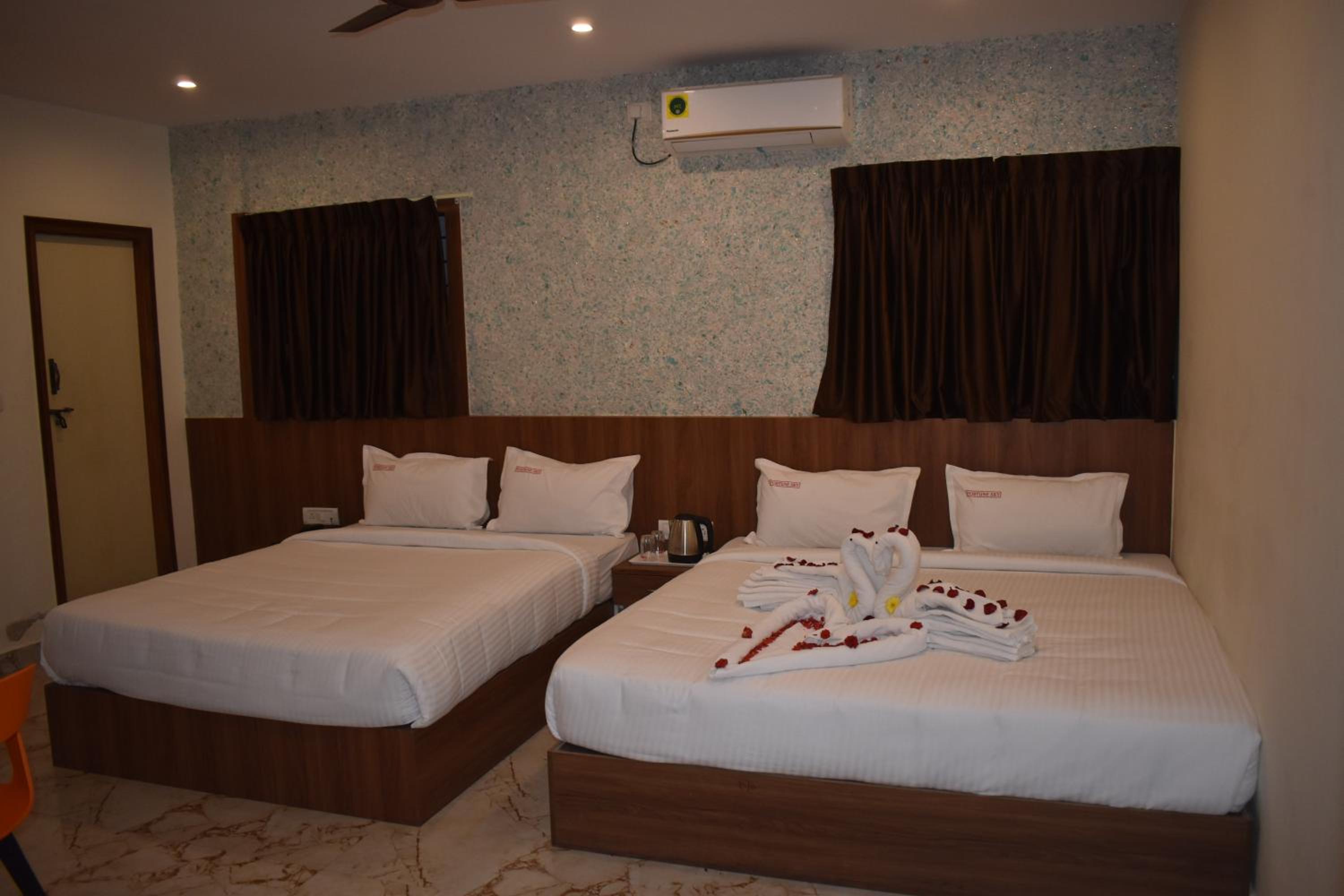 Deluxe Family Room - Photo 3