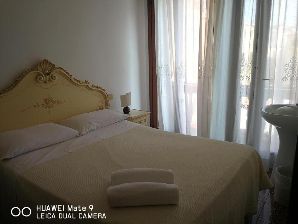 Double Room with Private External Bathroom photo 1
