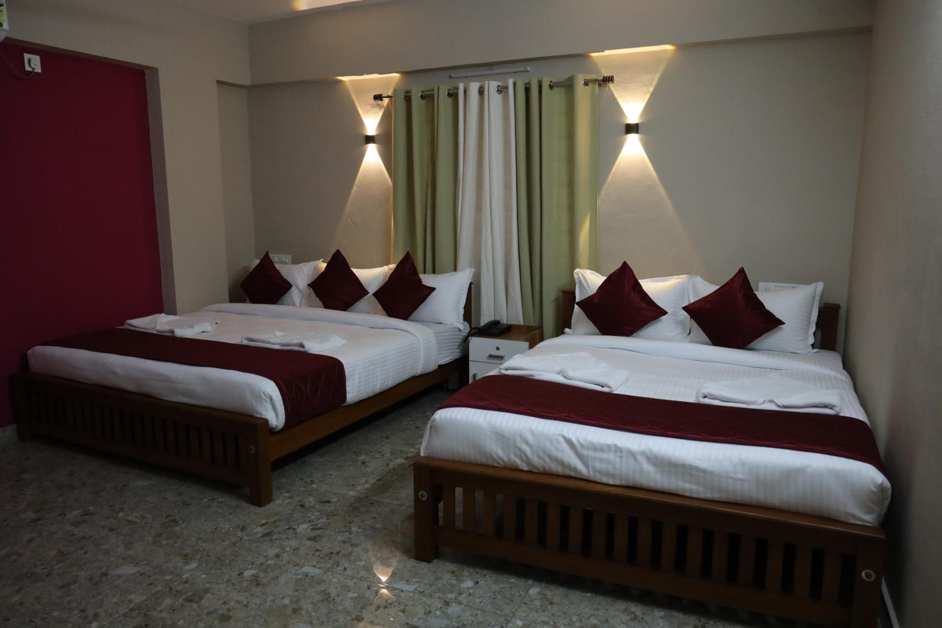 Deluxe Family Suite - Photo 9