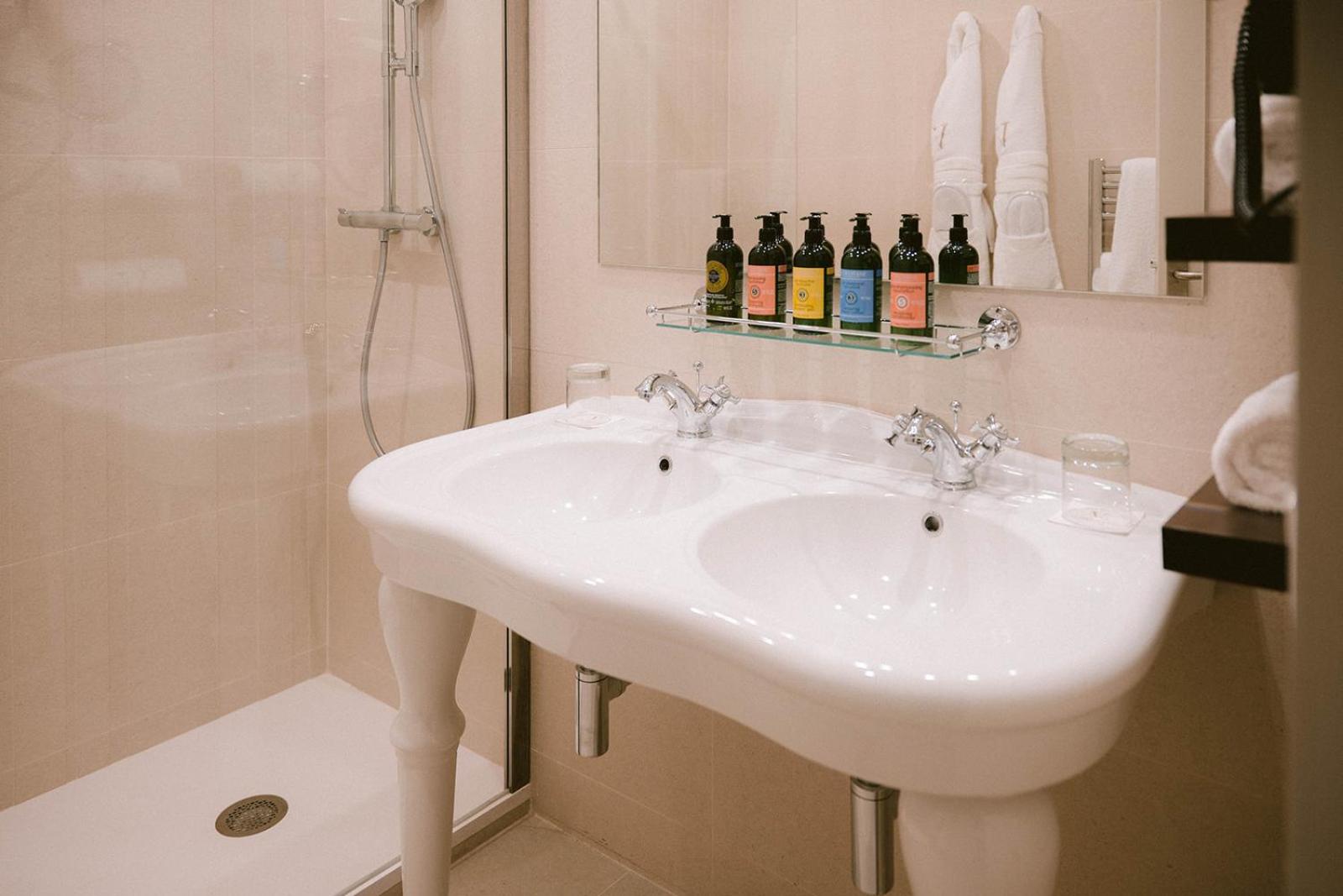 Suite Junior avec Accès Gratuit au Spa photo