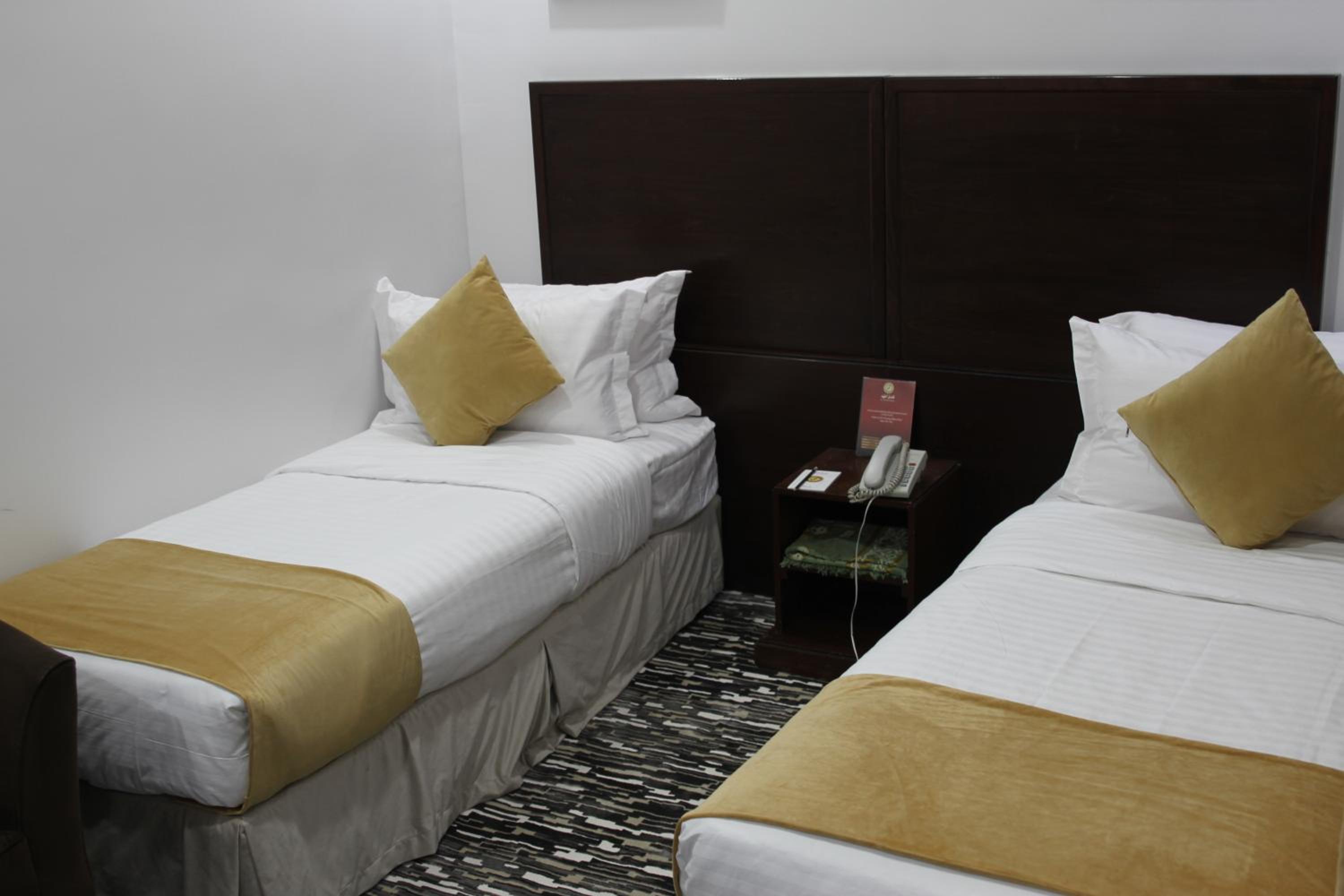 Budget Twin Room - Photo 8