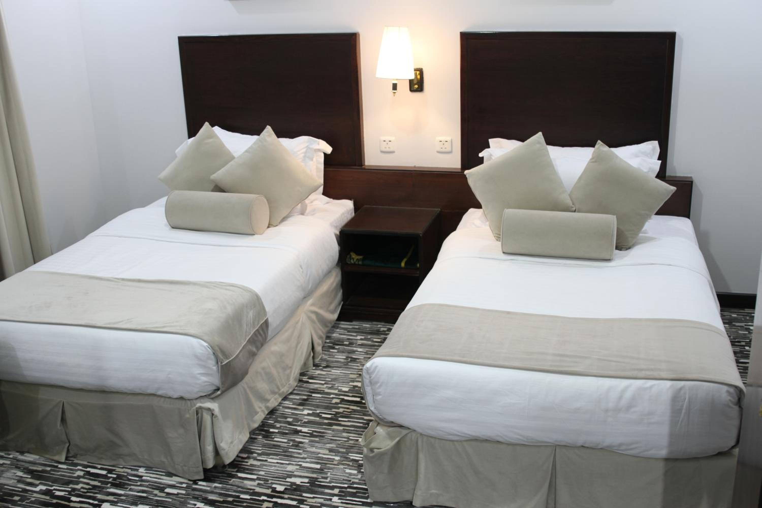 Budget Twin Room - Photo 10