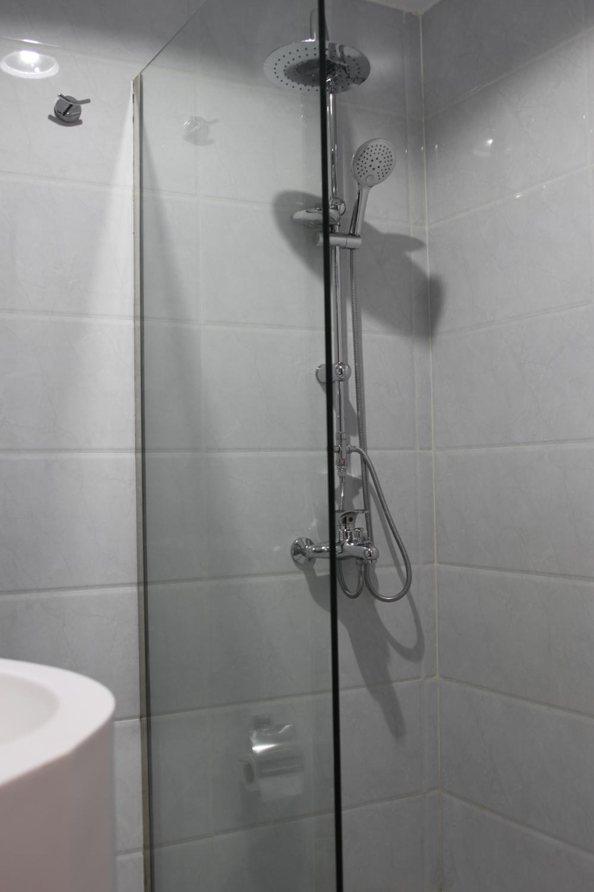 Economy Double Room - Photo 18