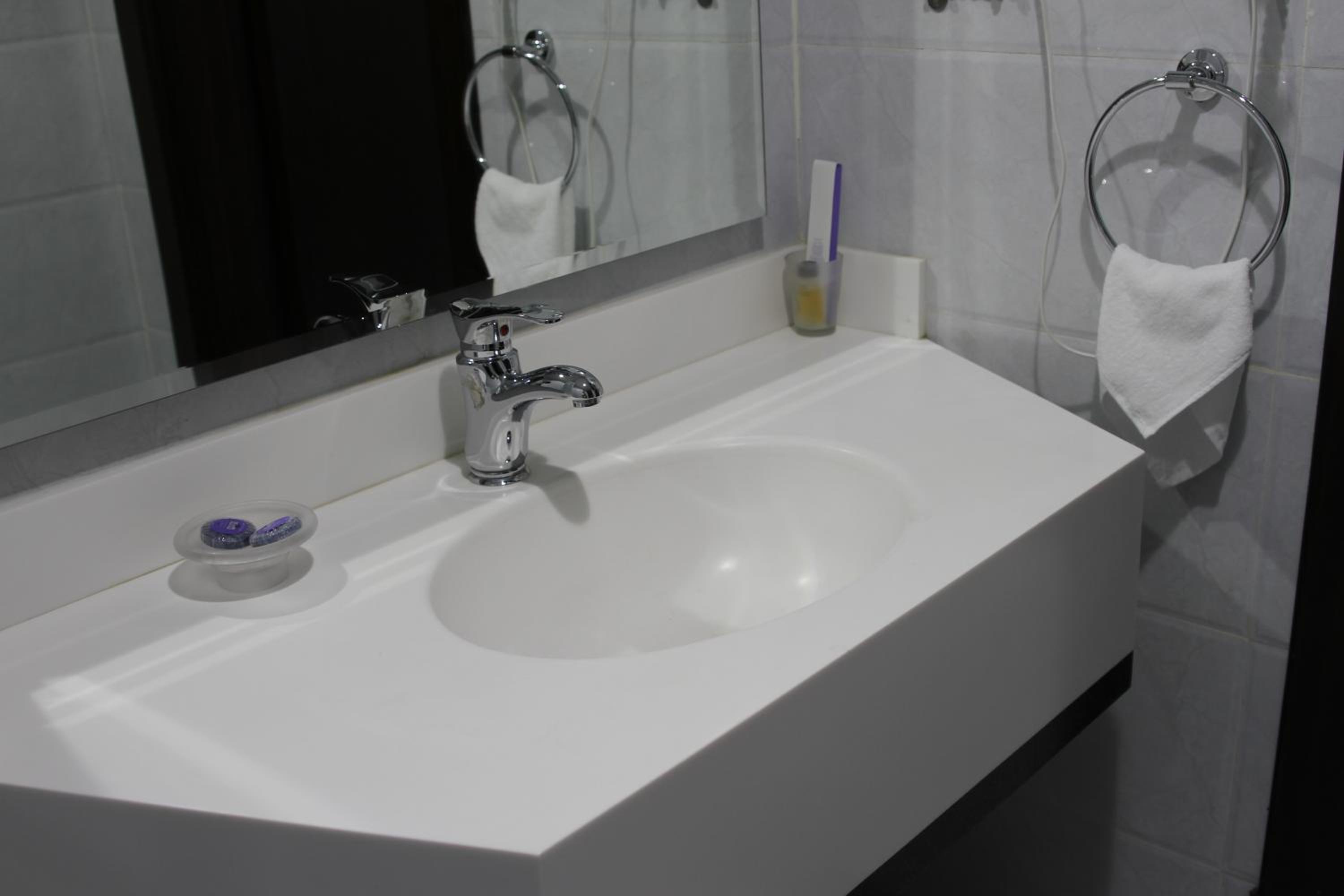 Economy Double Room - Photo 17