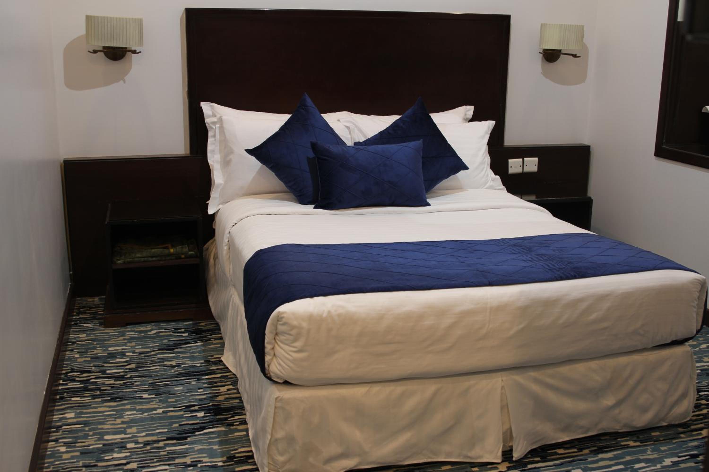 One-Bedroom Suite - Photo 4