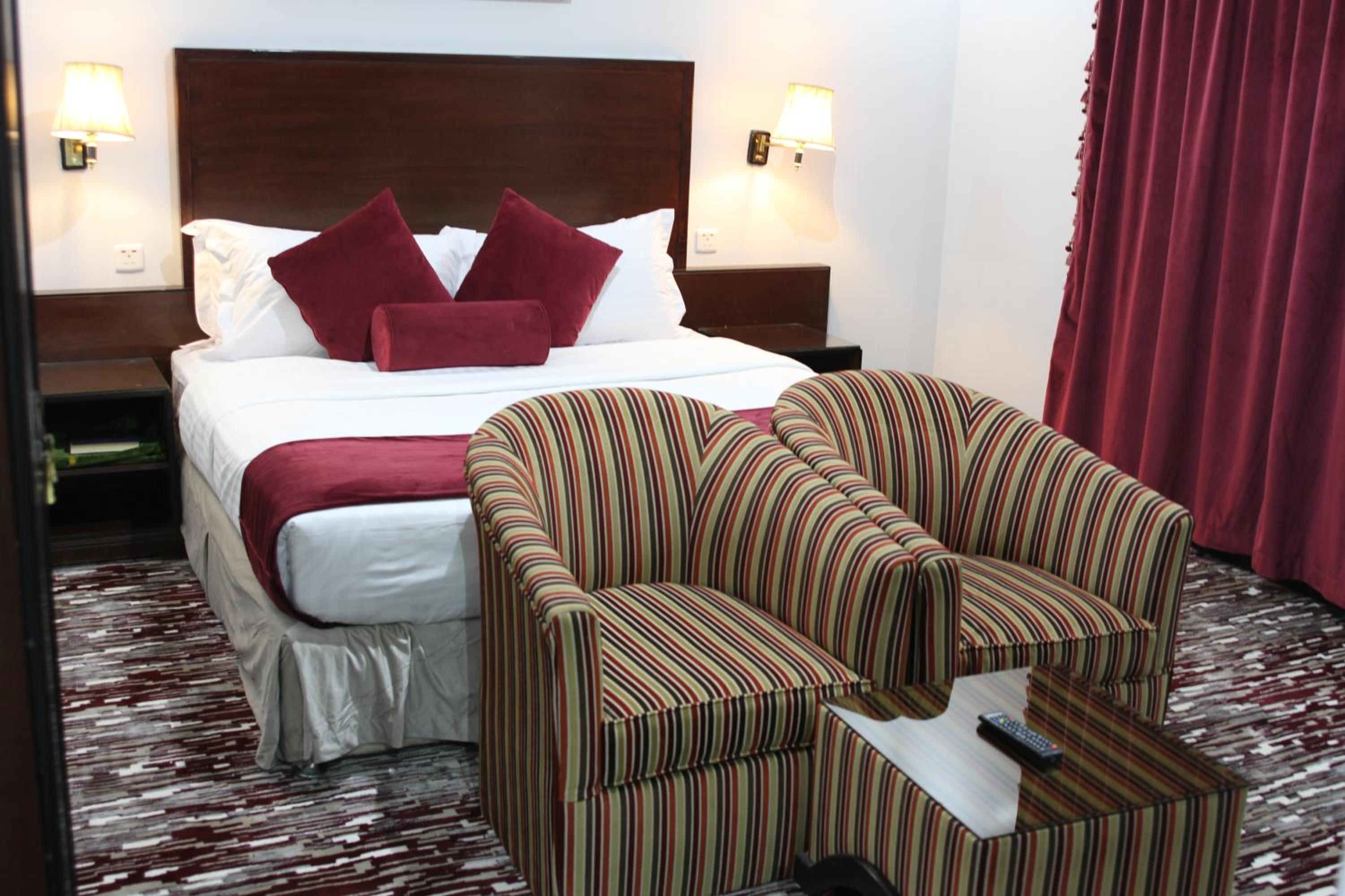 Executive Suite - Photo 1