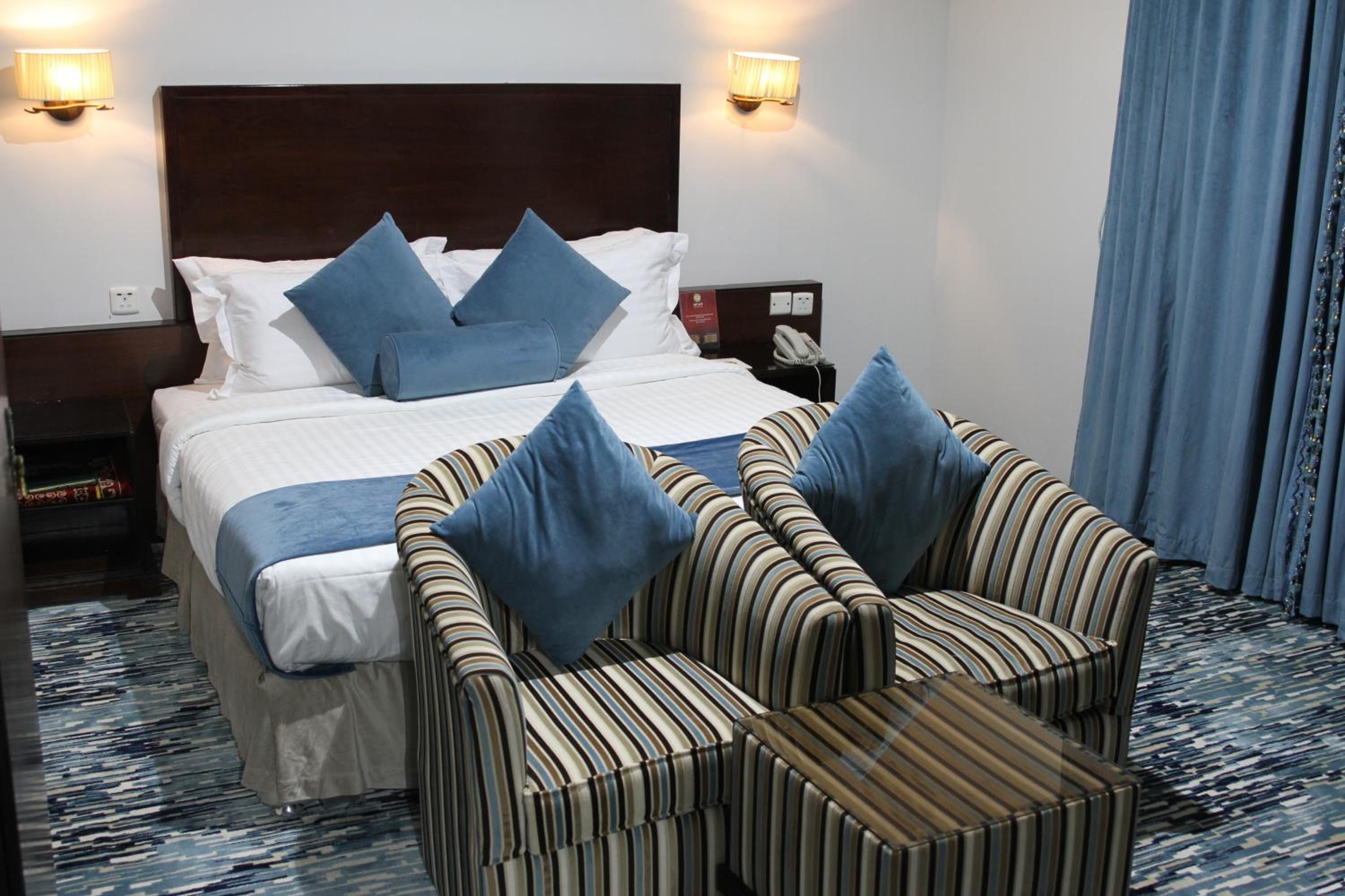 One-Bedroom Suite - Photo 6