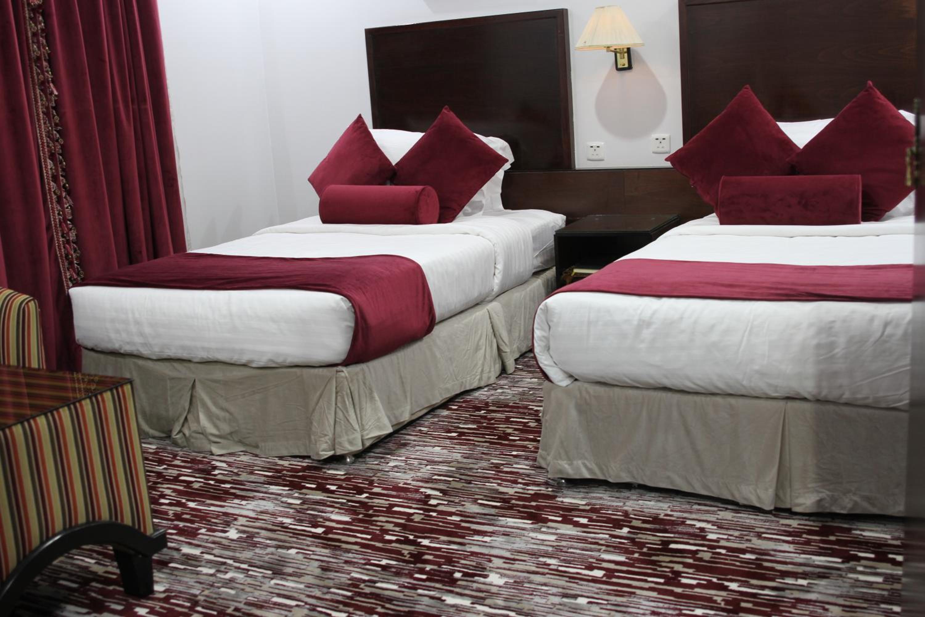 Budget Twin Room - Photo 9