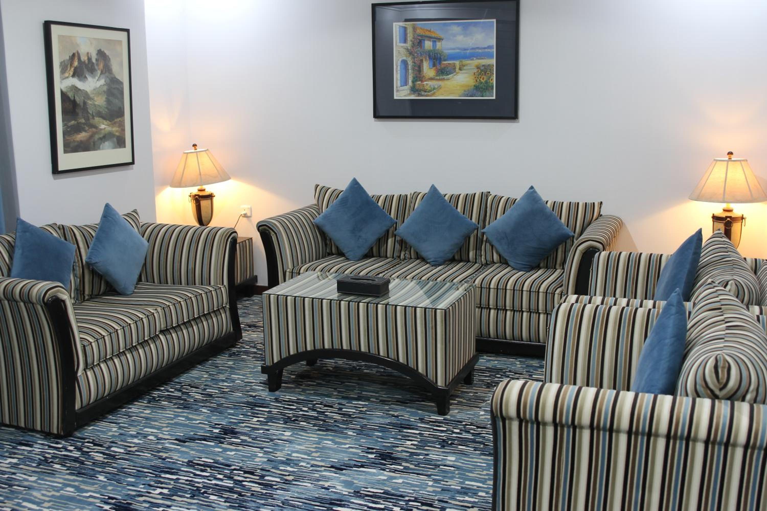 One-Bedroom Suite - Photo 8