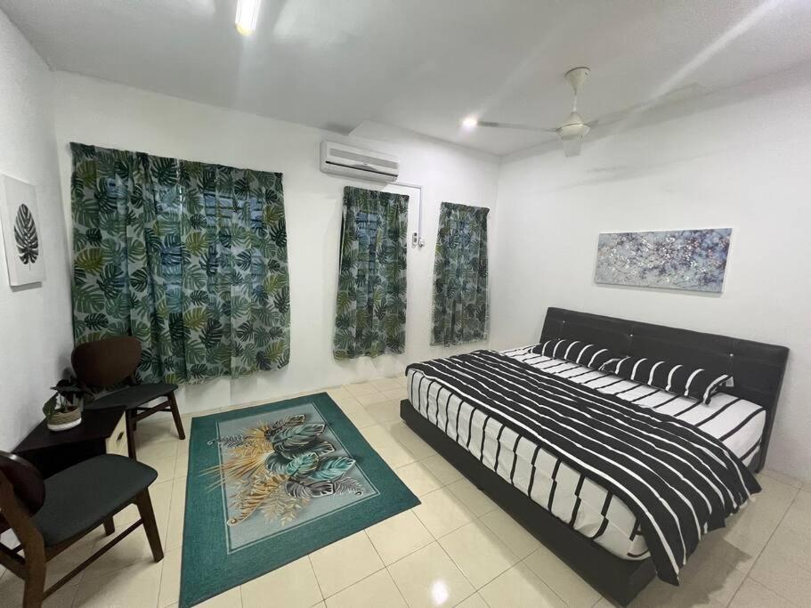 Four-Bedroom House photo 2