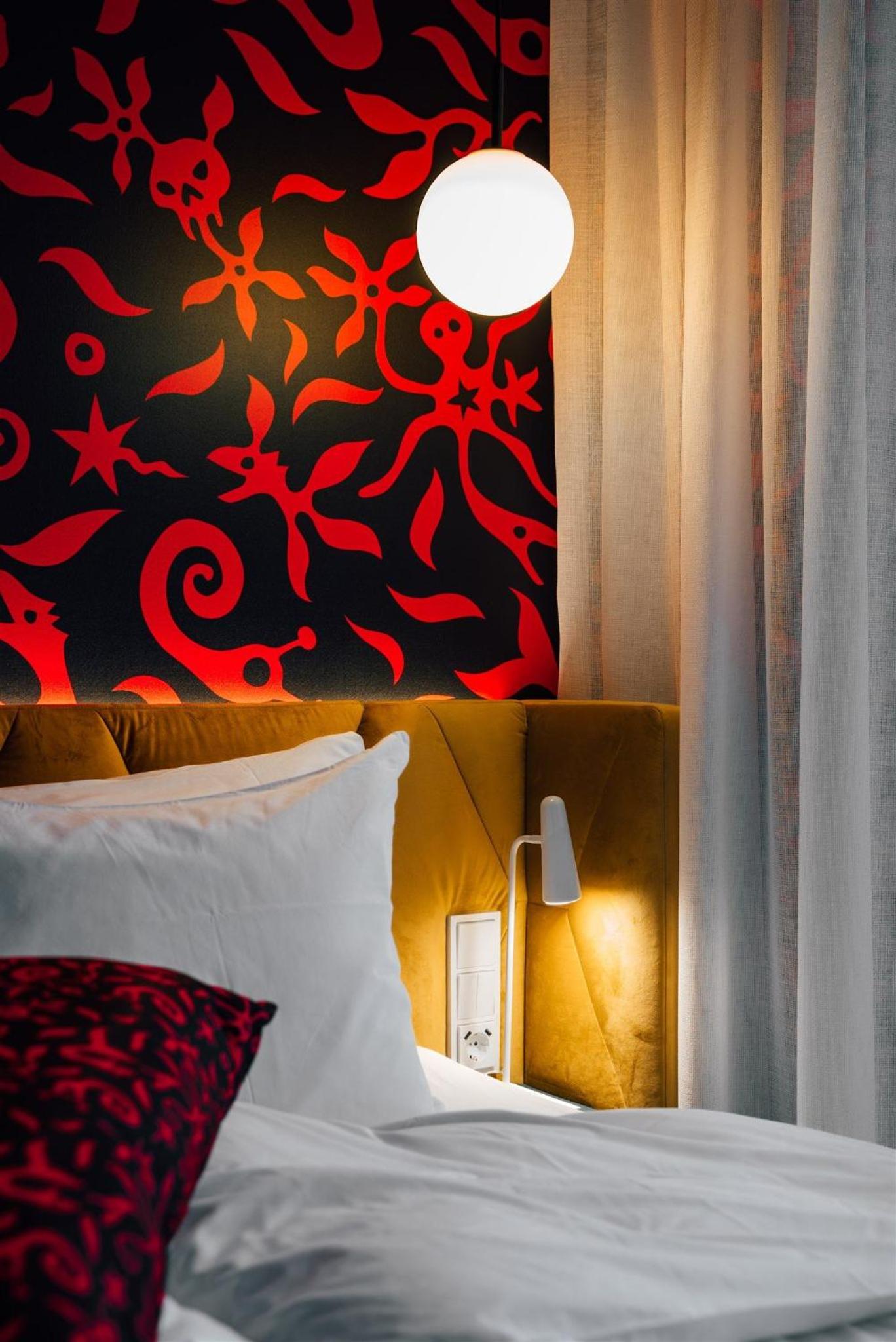 Deluxe King Room - Photo 18
