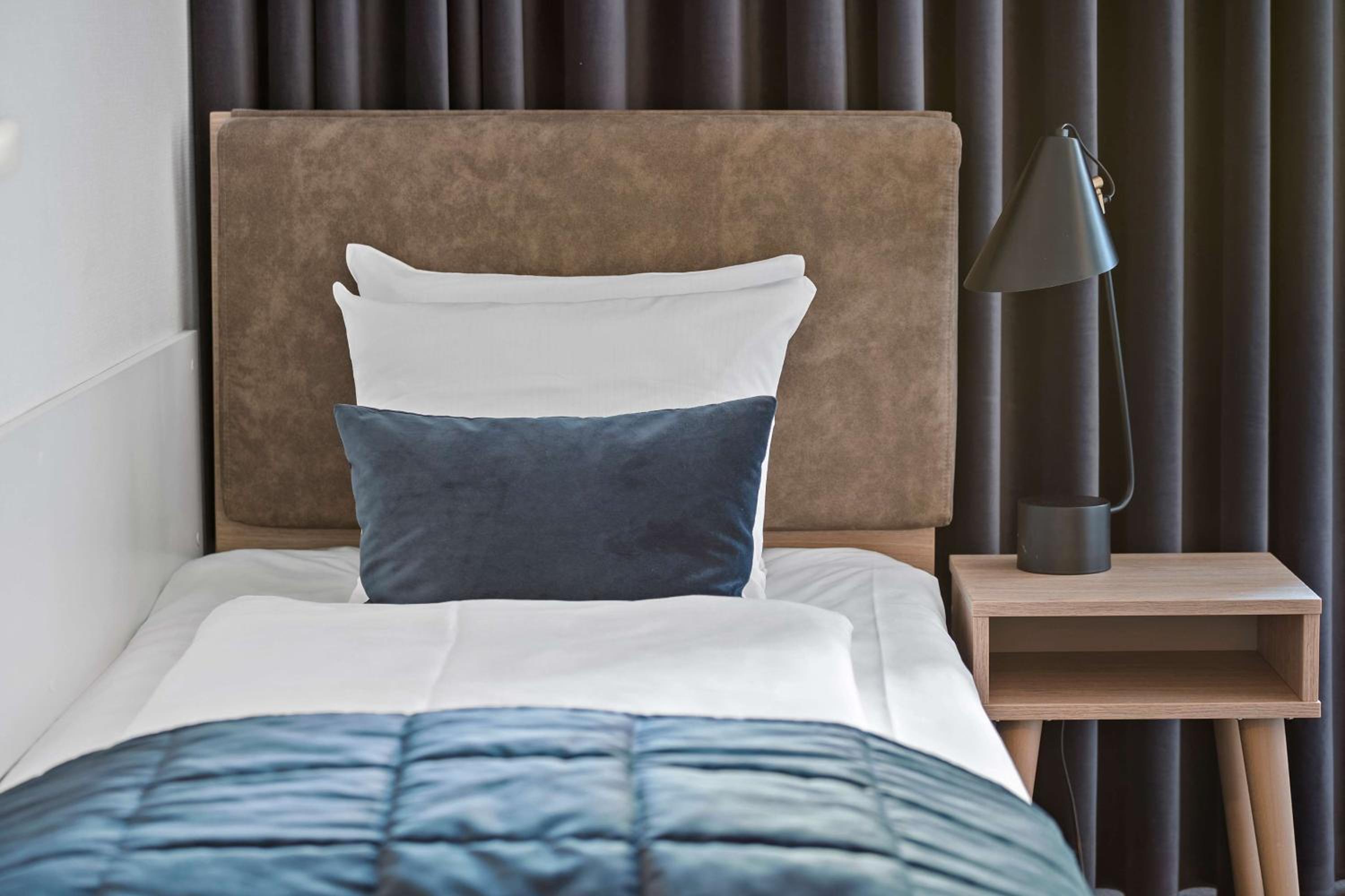 Standard Single Room thumbnail 5