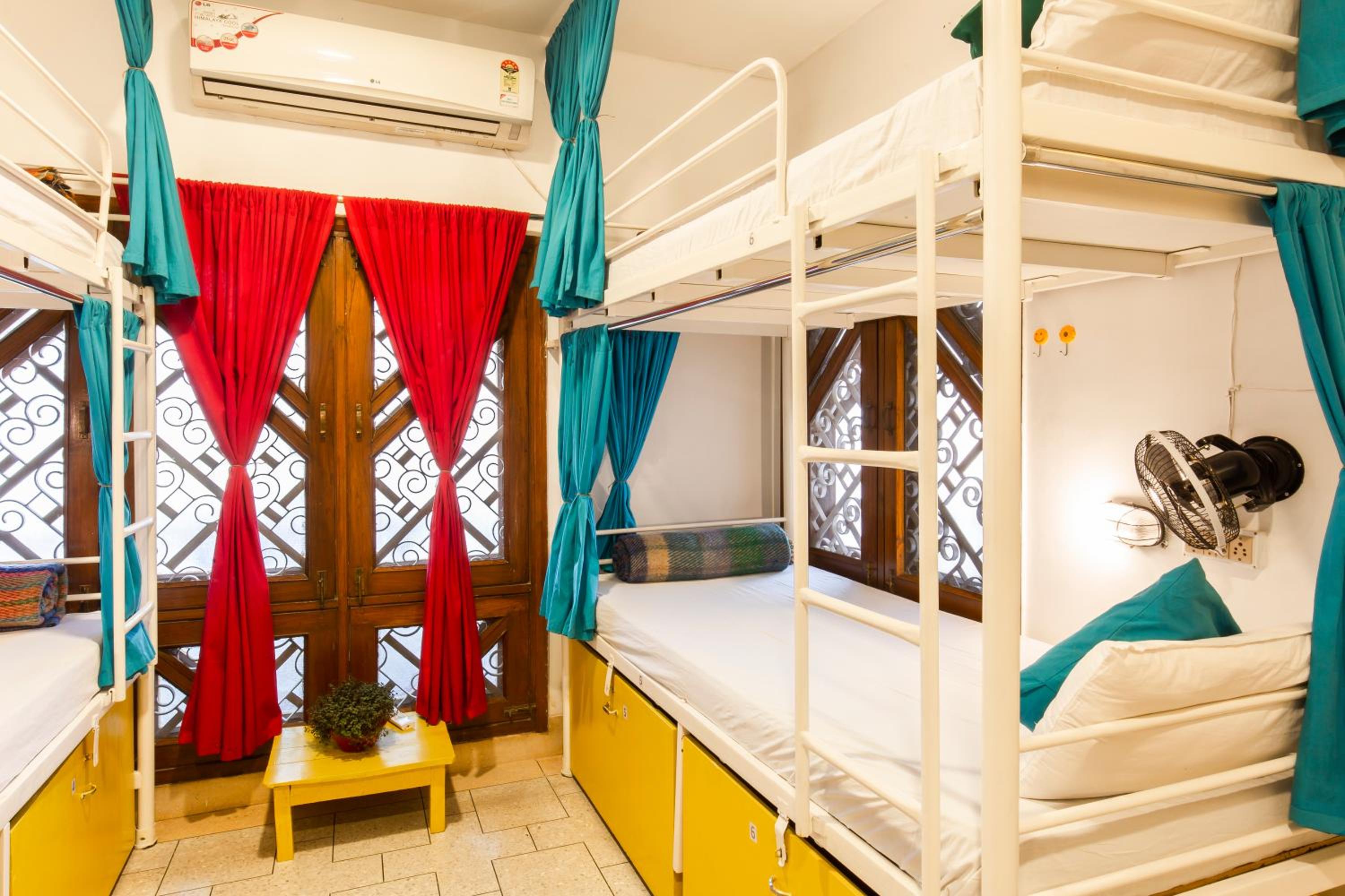 Bed in 6 Bed Mixed AC Dormitory Room with Ensuite Bathroom photo 1