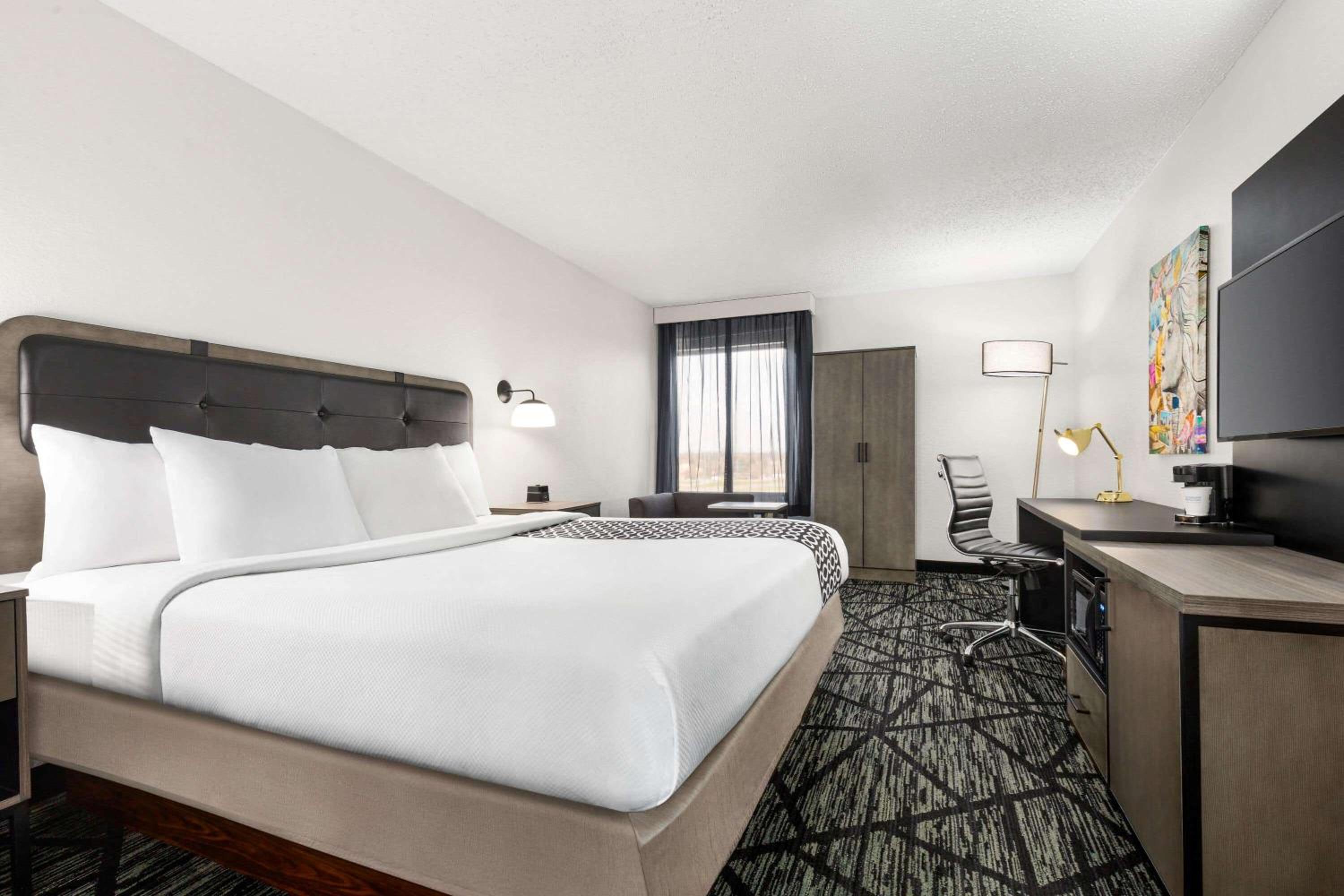Deluxe King Room - Photo 1