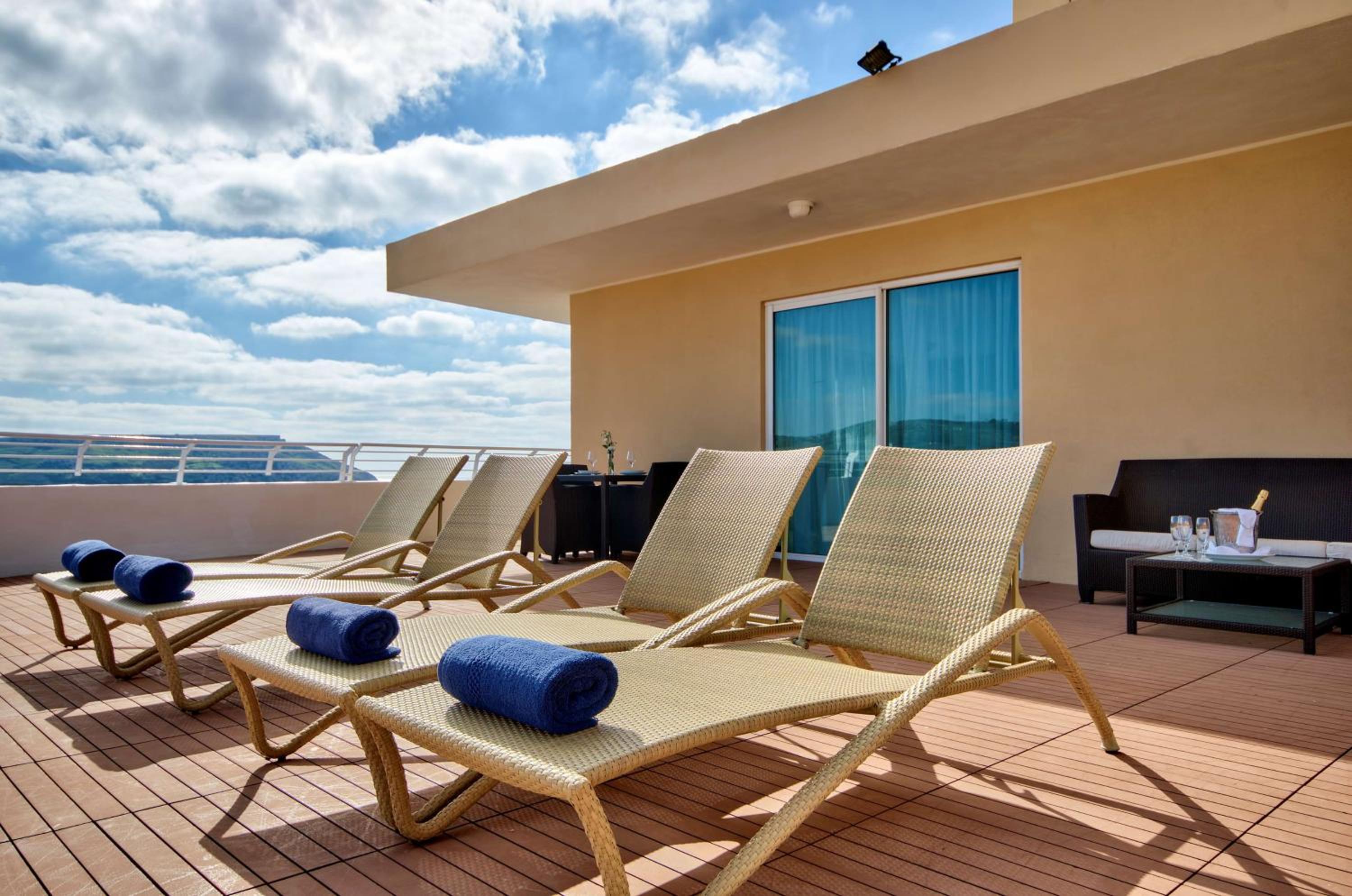 Penthouse Suite with Sea View - Photo 13