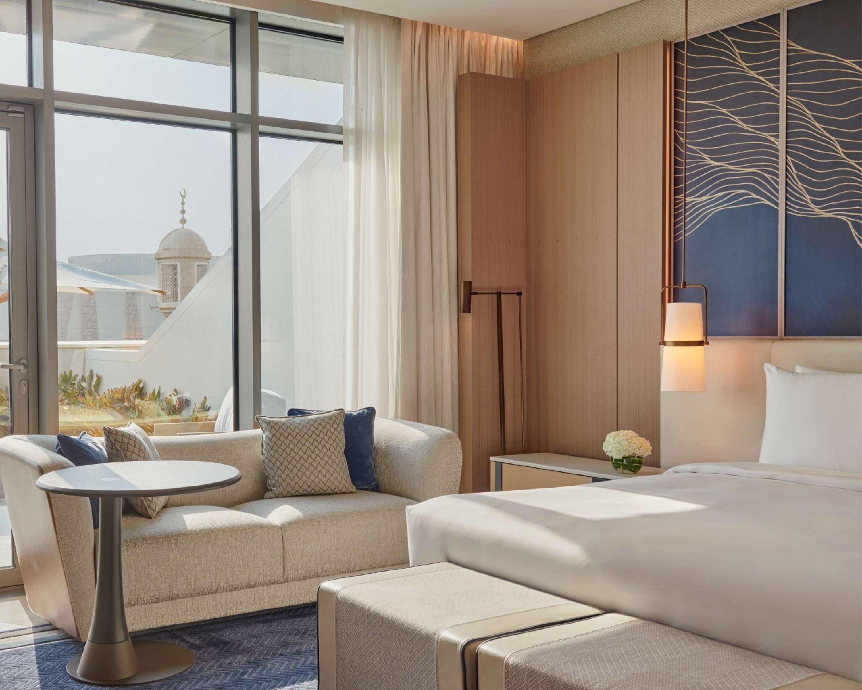 Grand Deluxe King Room - Photo 4