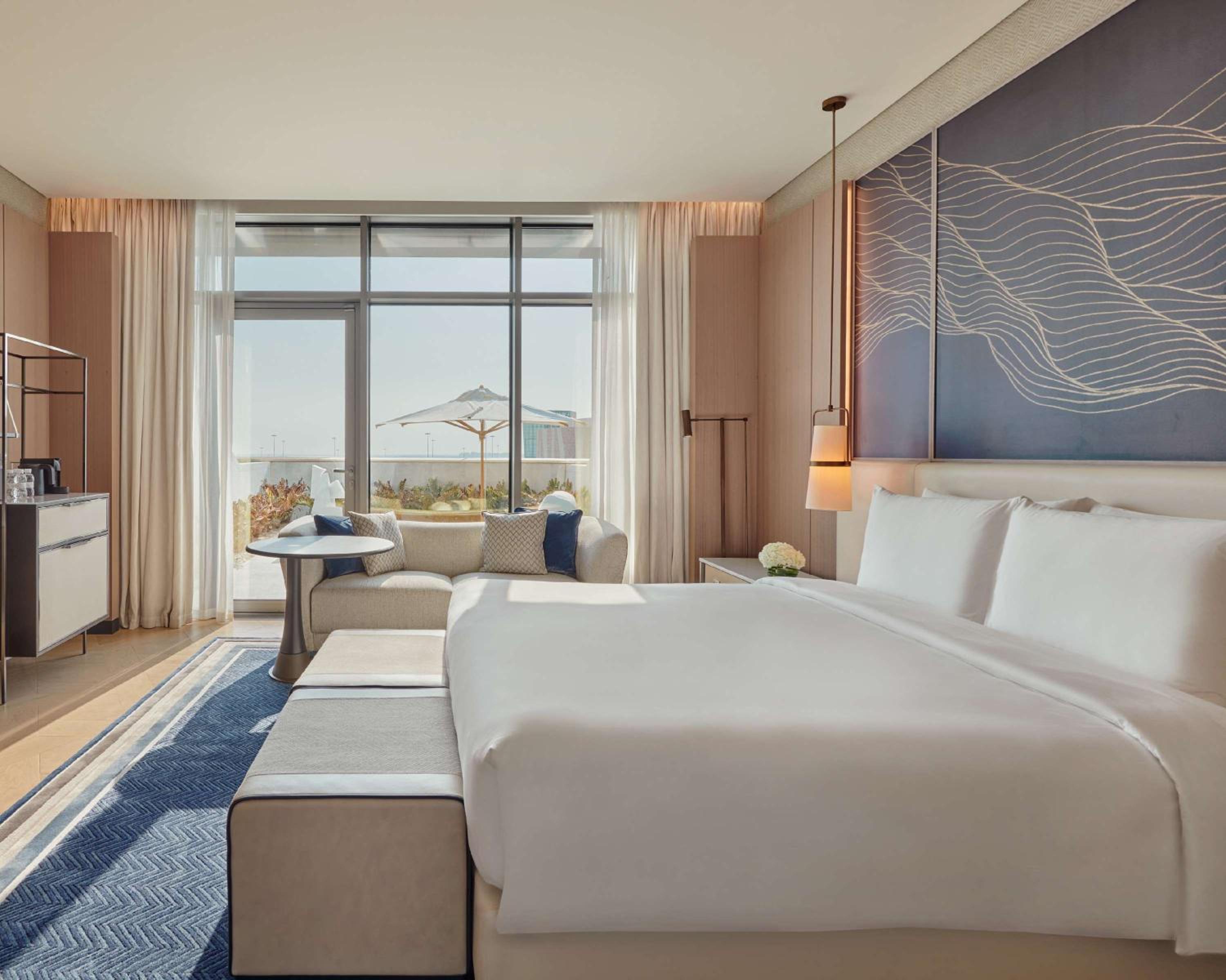 Grand Deluxe King Room - Photo 3