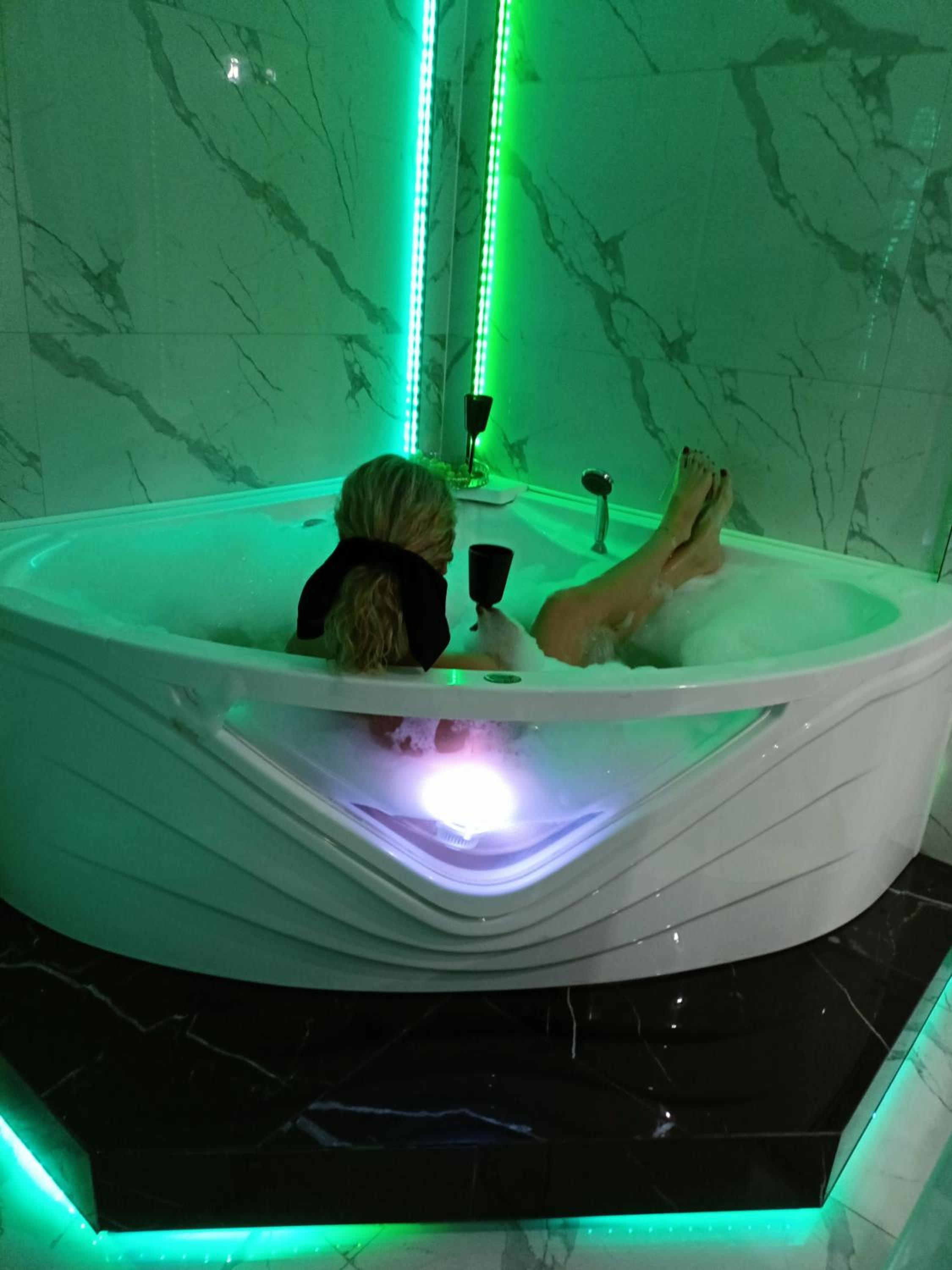 Queen Room with Spa Bath - Photo 31