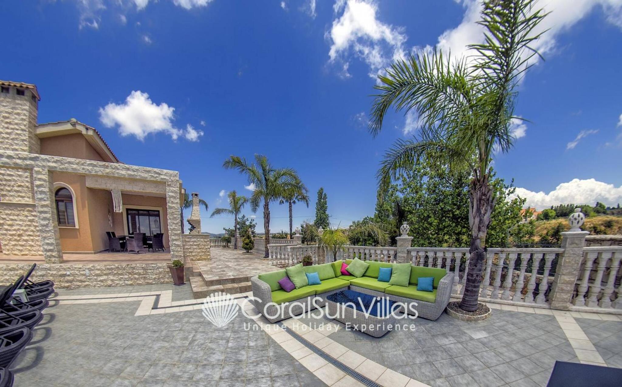 Villa photo 3