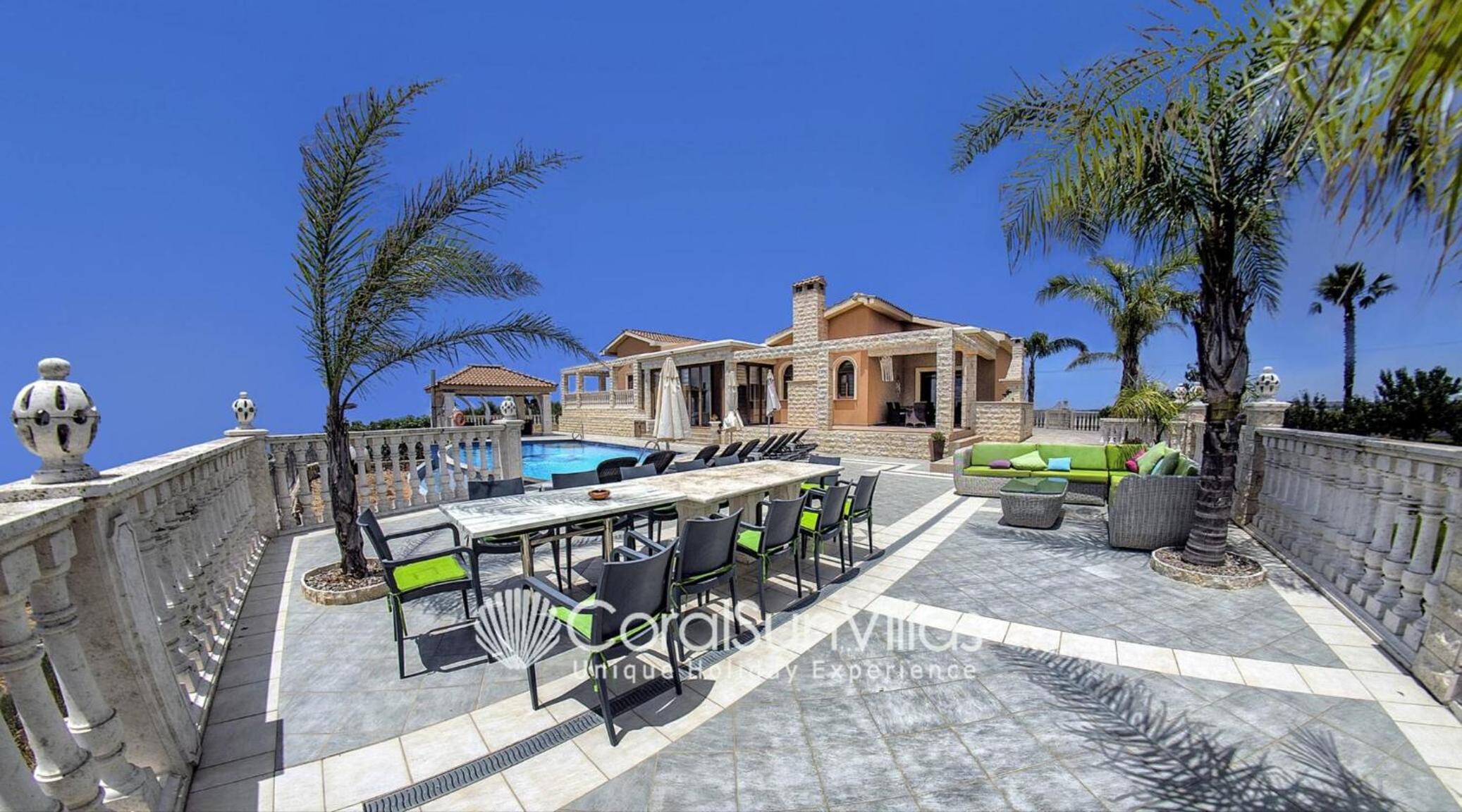 Villa photo 2