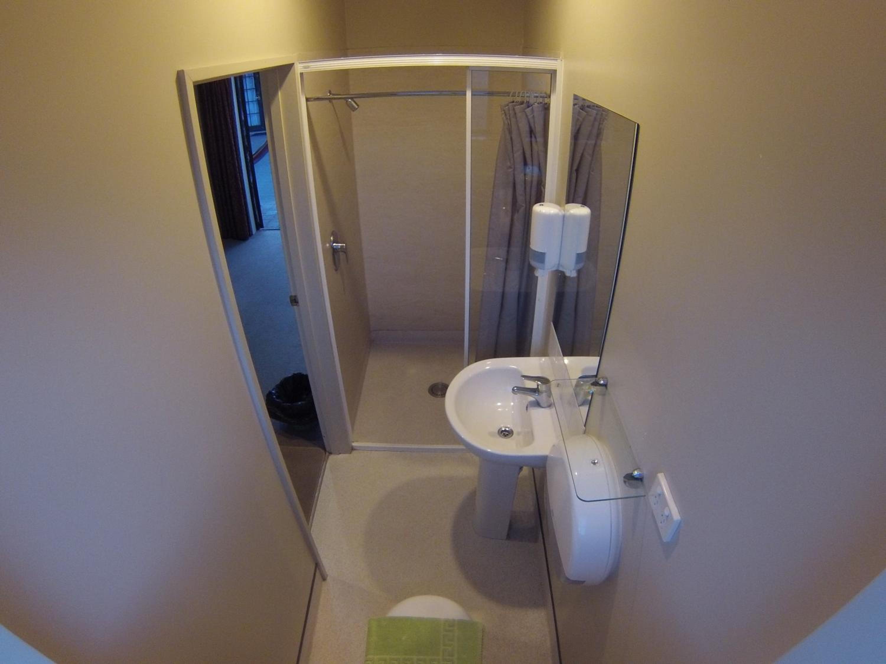 Single Bed in 4-Bed Dormitory Room photo 3