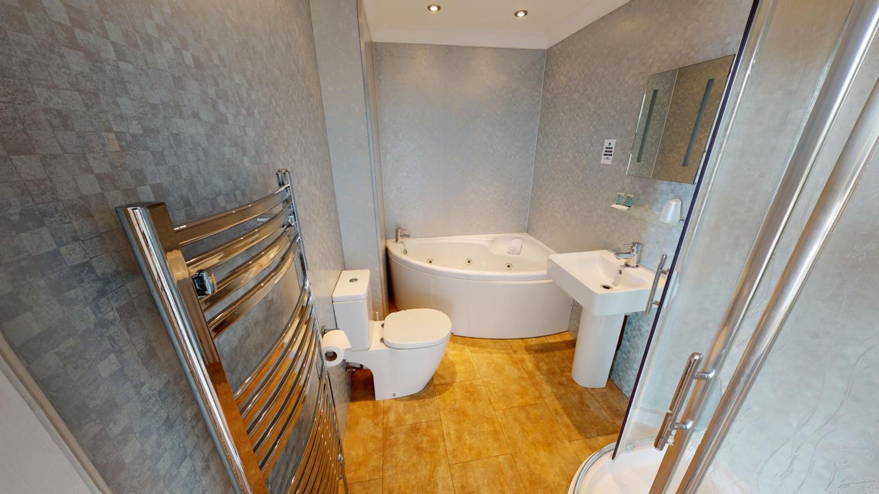 Deluxe Double Room - Photo 8