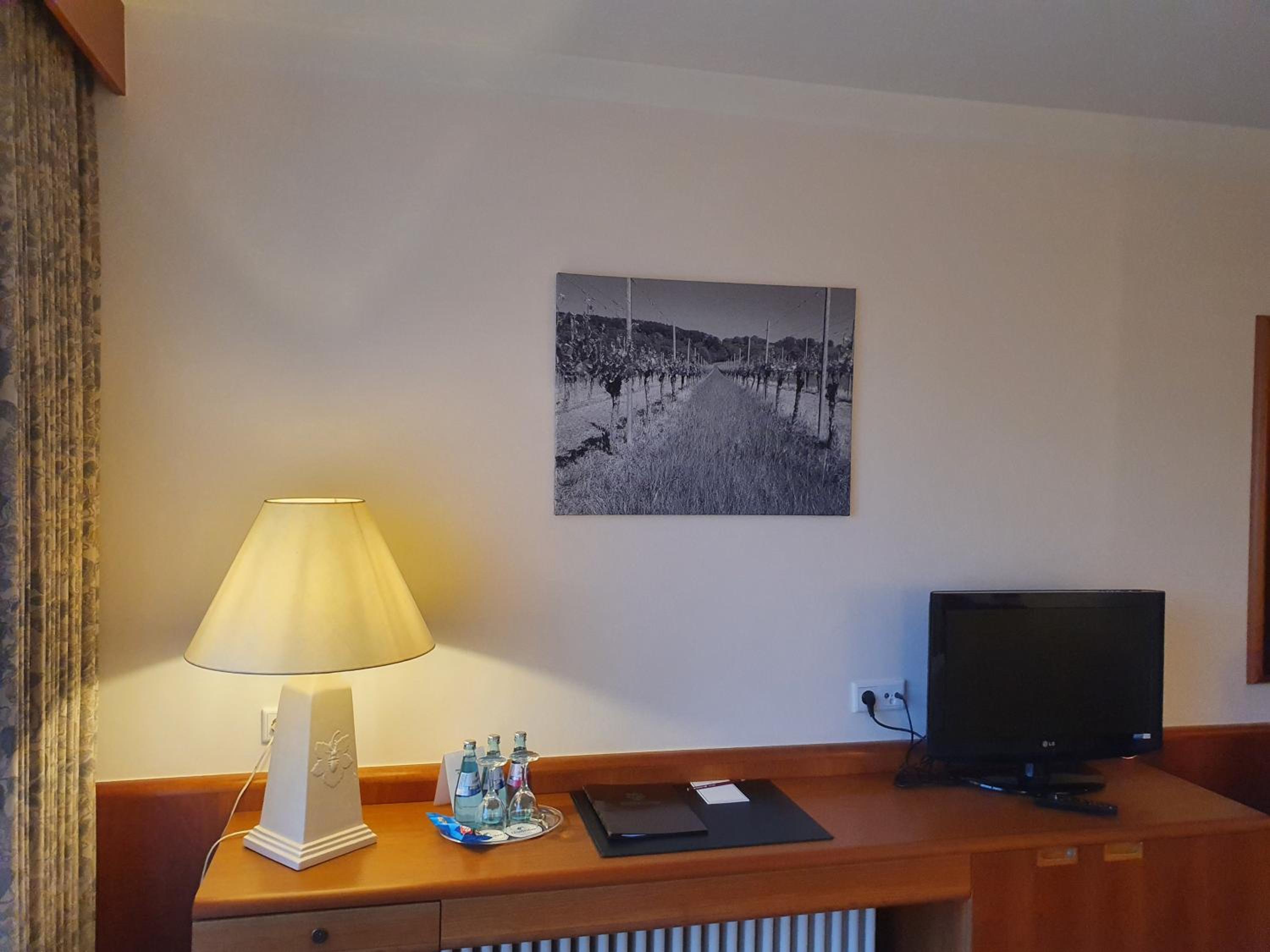 Deluxe Double Room with Balcony - Photo 3