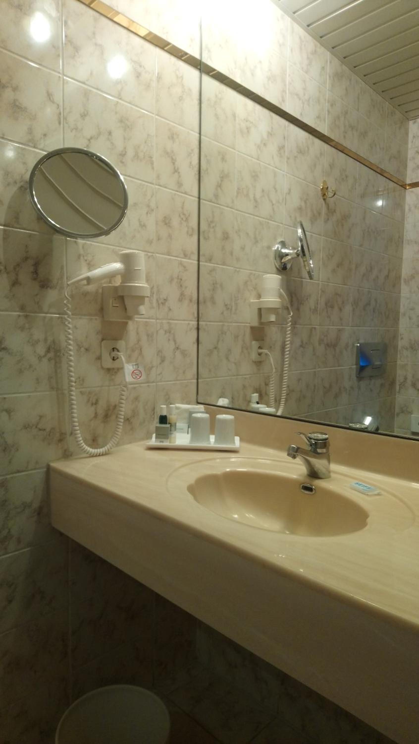 Standard Double Room - Photo 3
