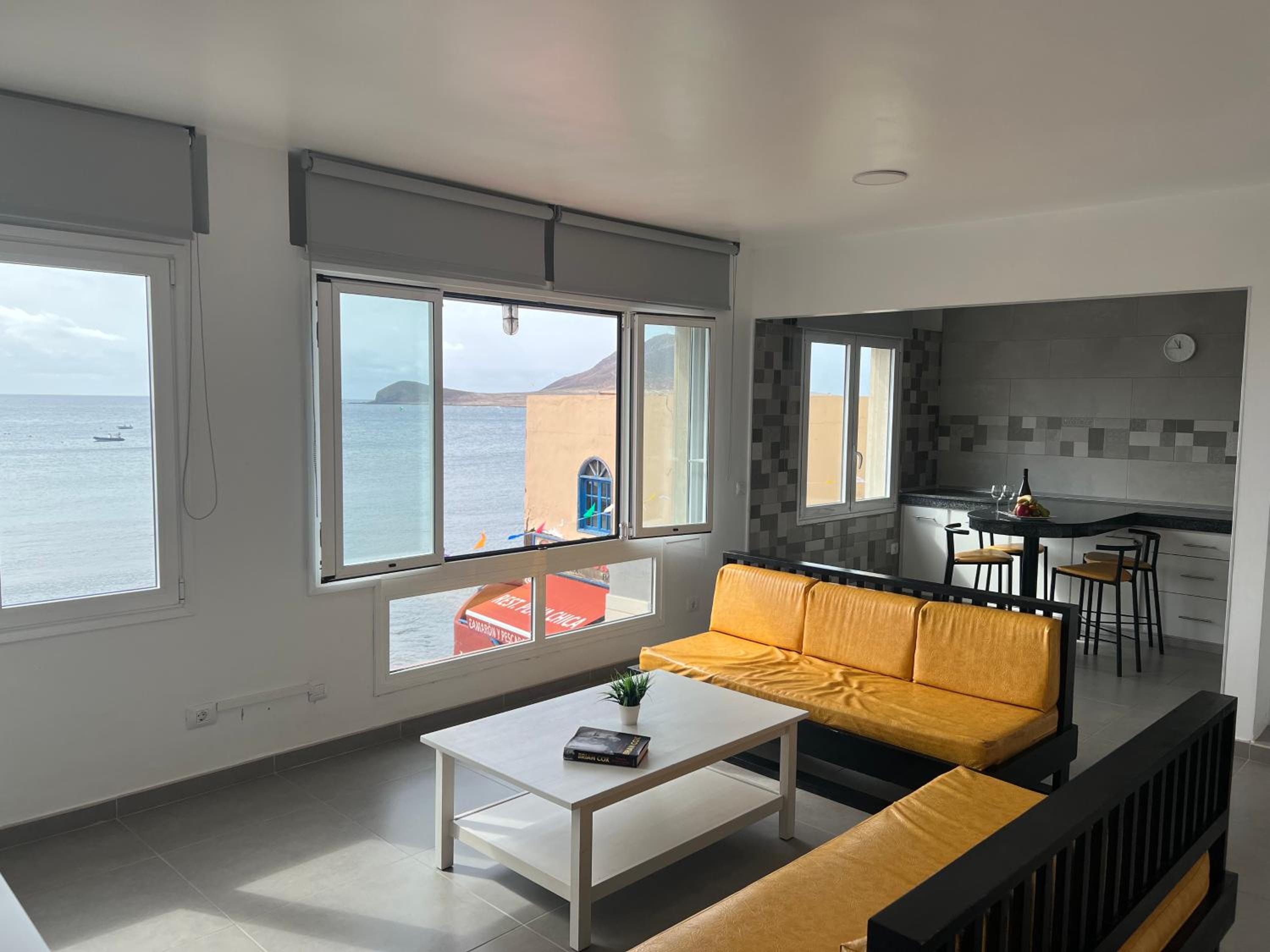 No. 1- Apartamento de dos habitaciones con vista al mar