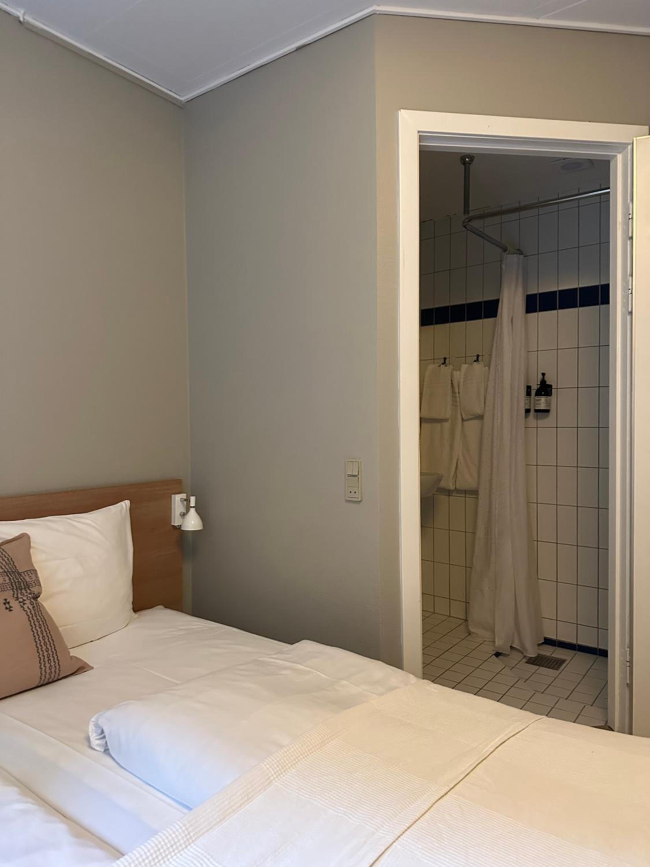 Standard Double Room - Photo 20