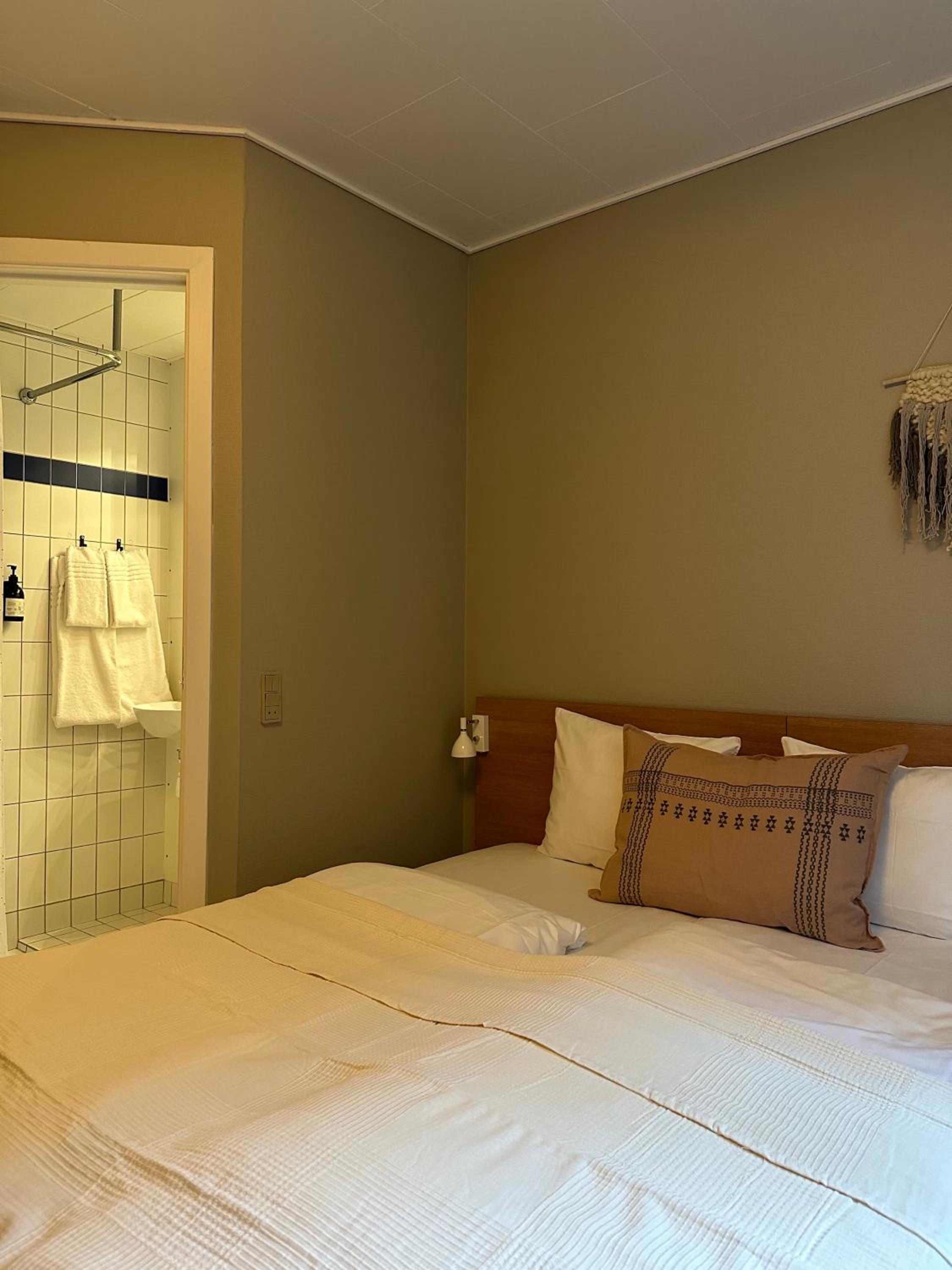 Standard Double Room - Photo 25
