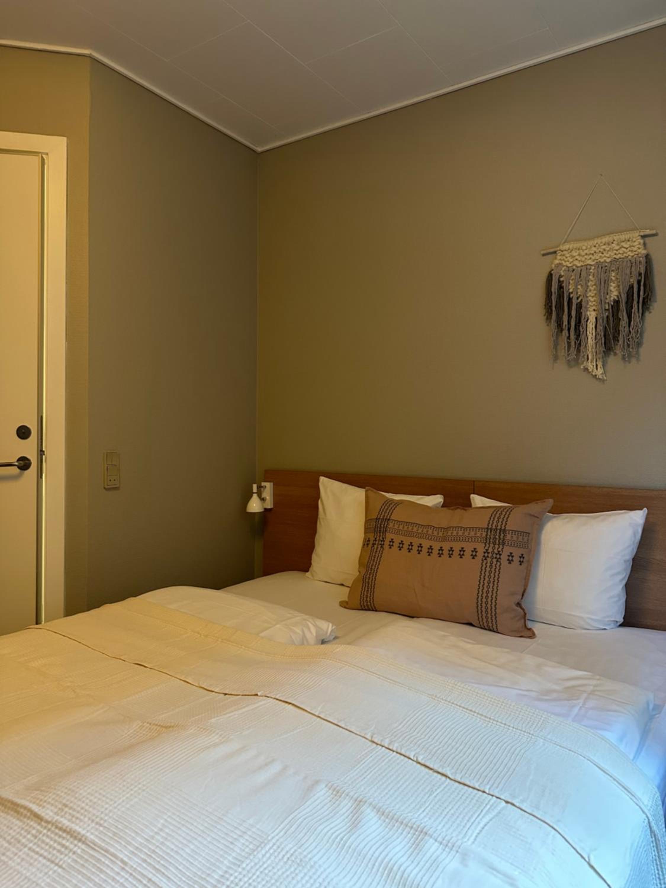 Standard Double Room thumbnail 5