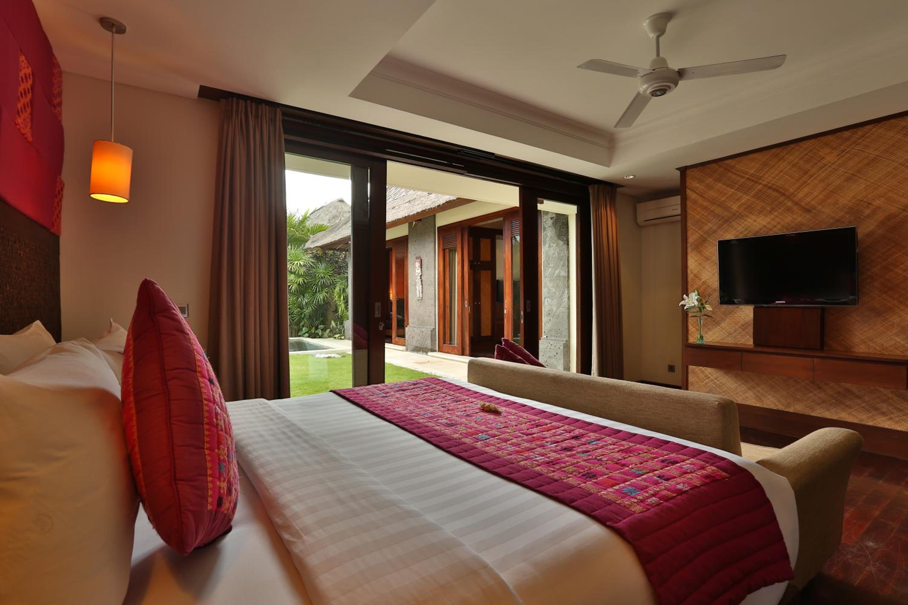 Three-Bedroom Villa with Private Pool - Photo 10