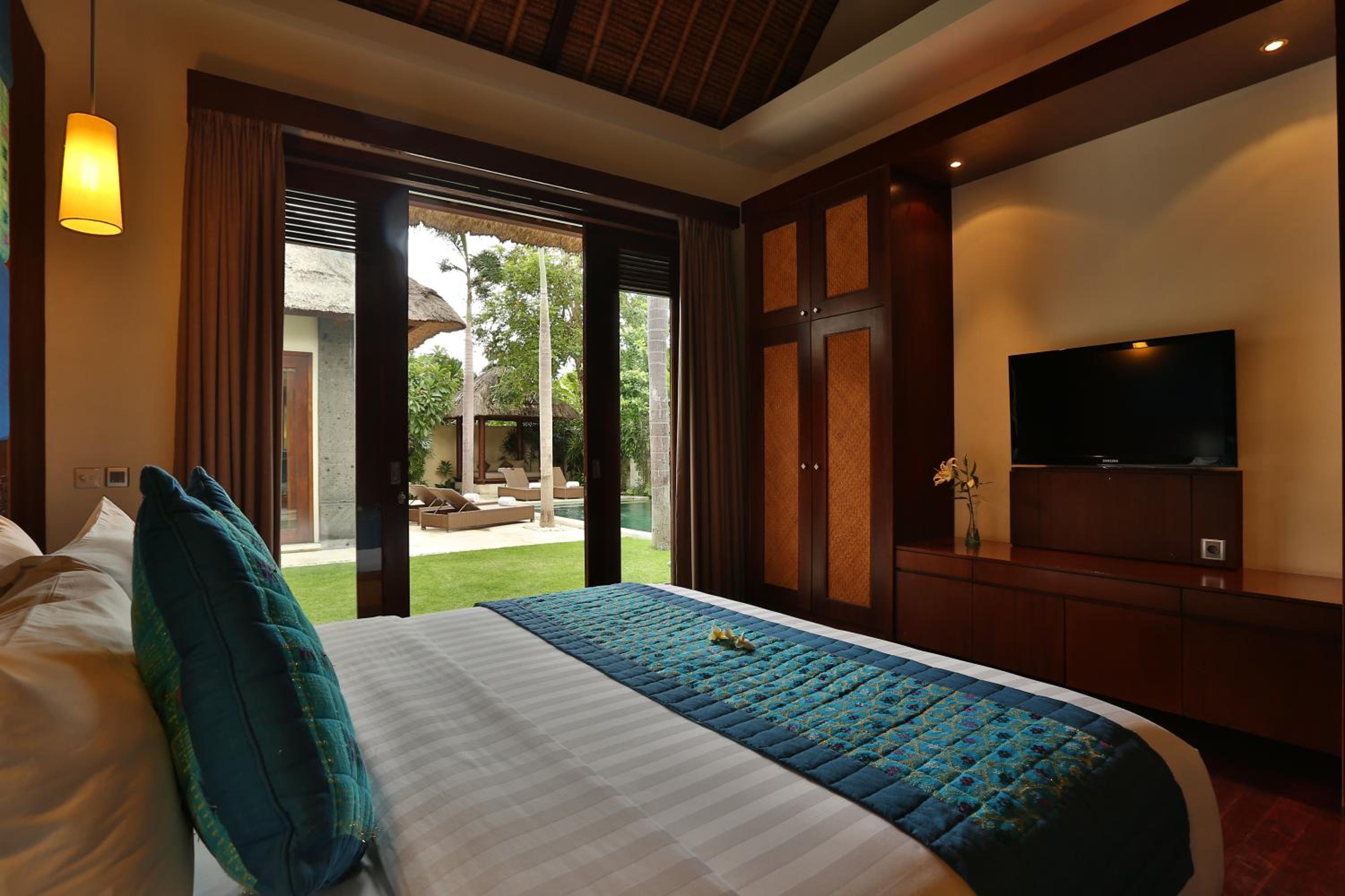 Three-Bedroom Villa with Private Pool - Photo 8