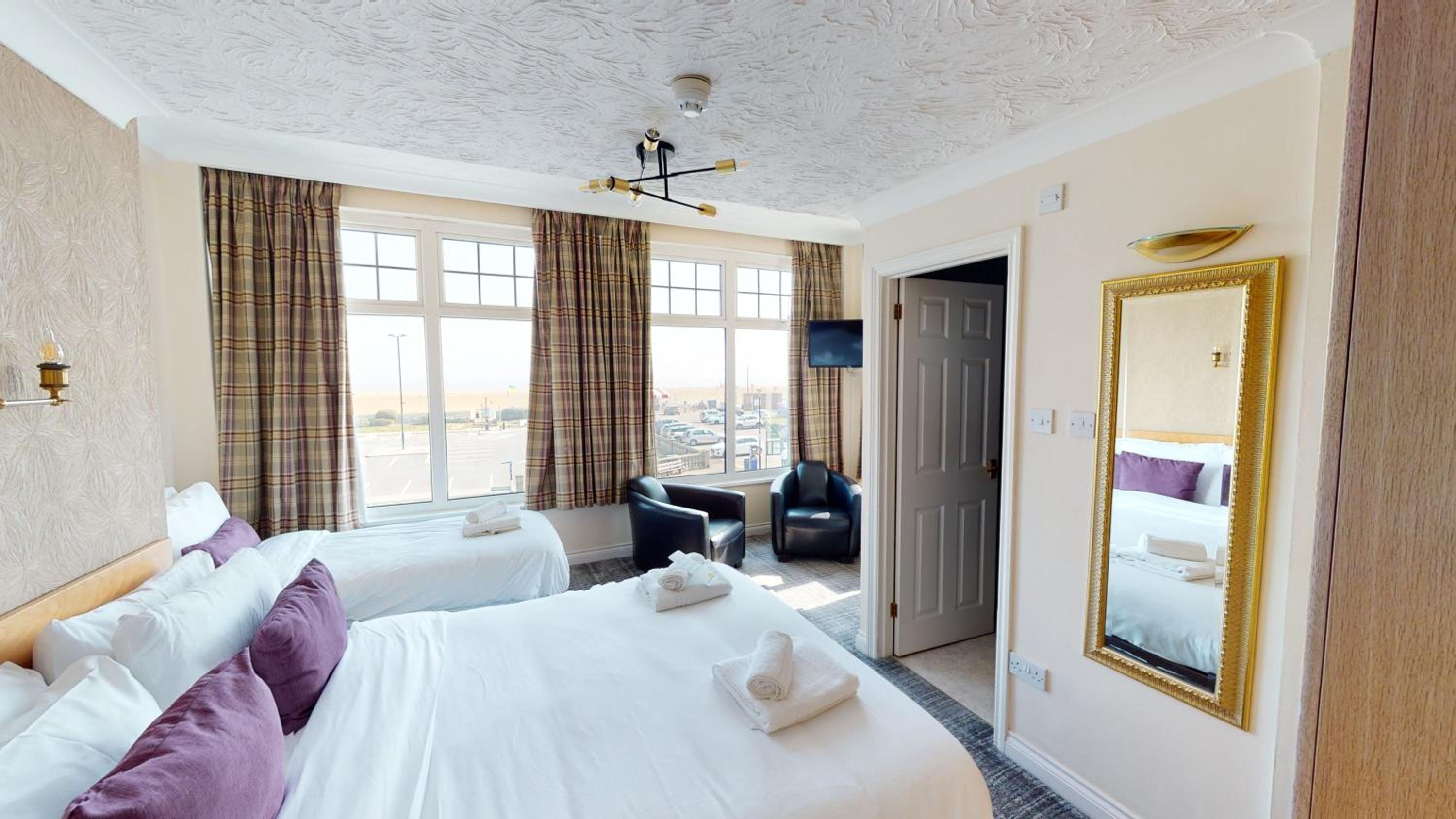 Family Room with Sea View - Photo 2