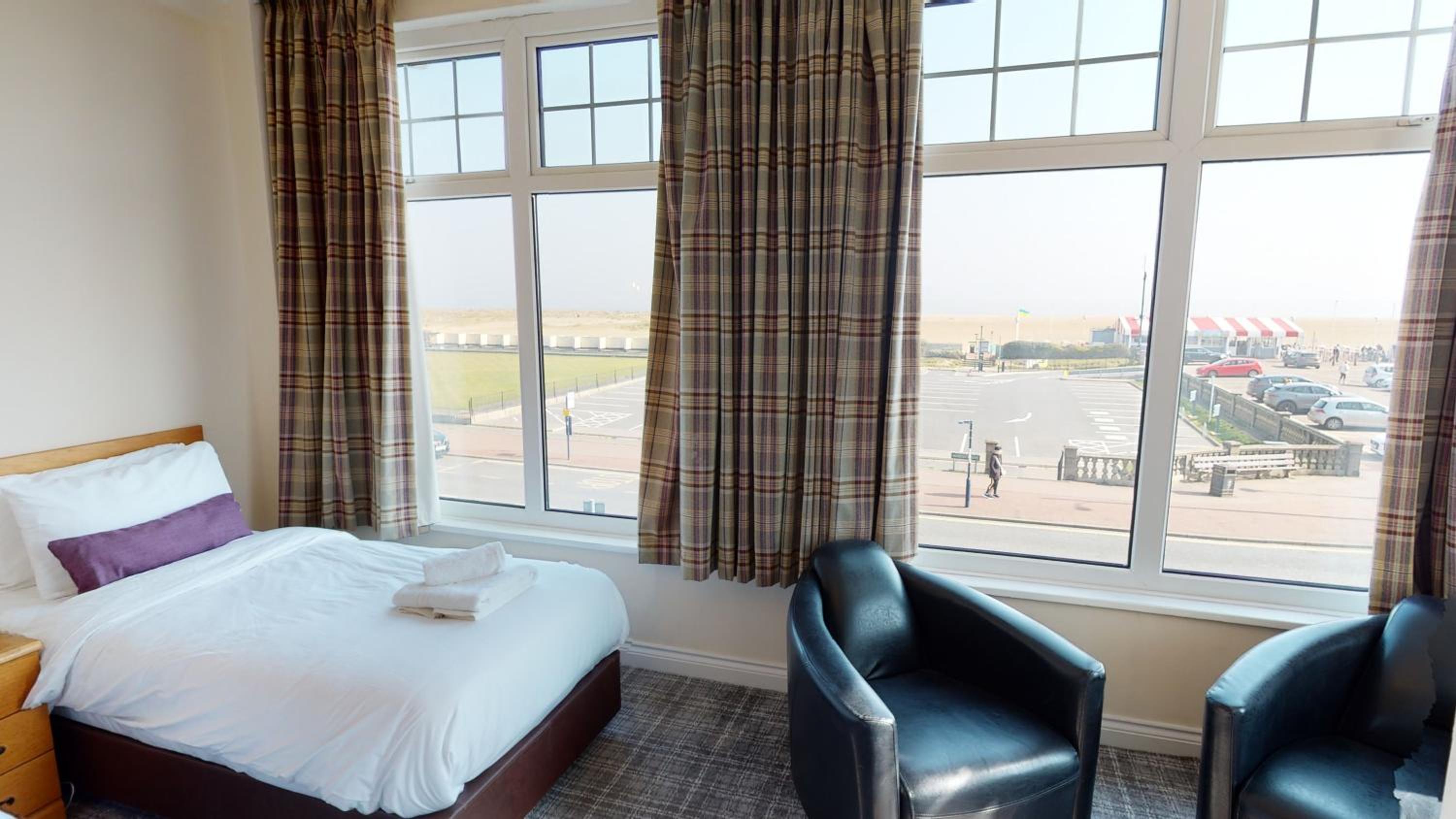 Family Room with Sea View - Photo 3