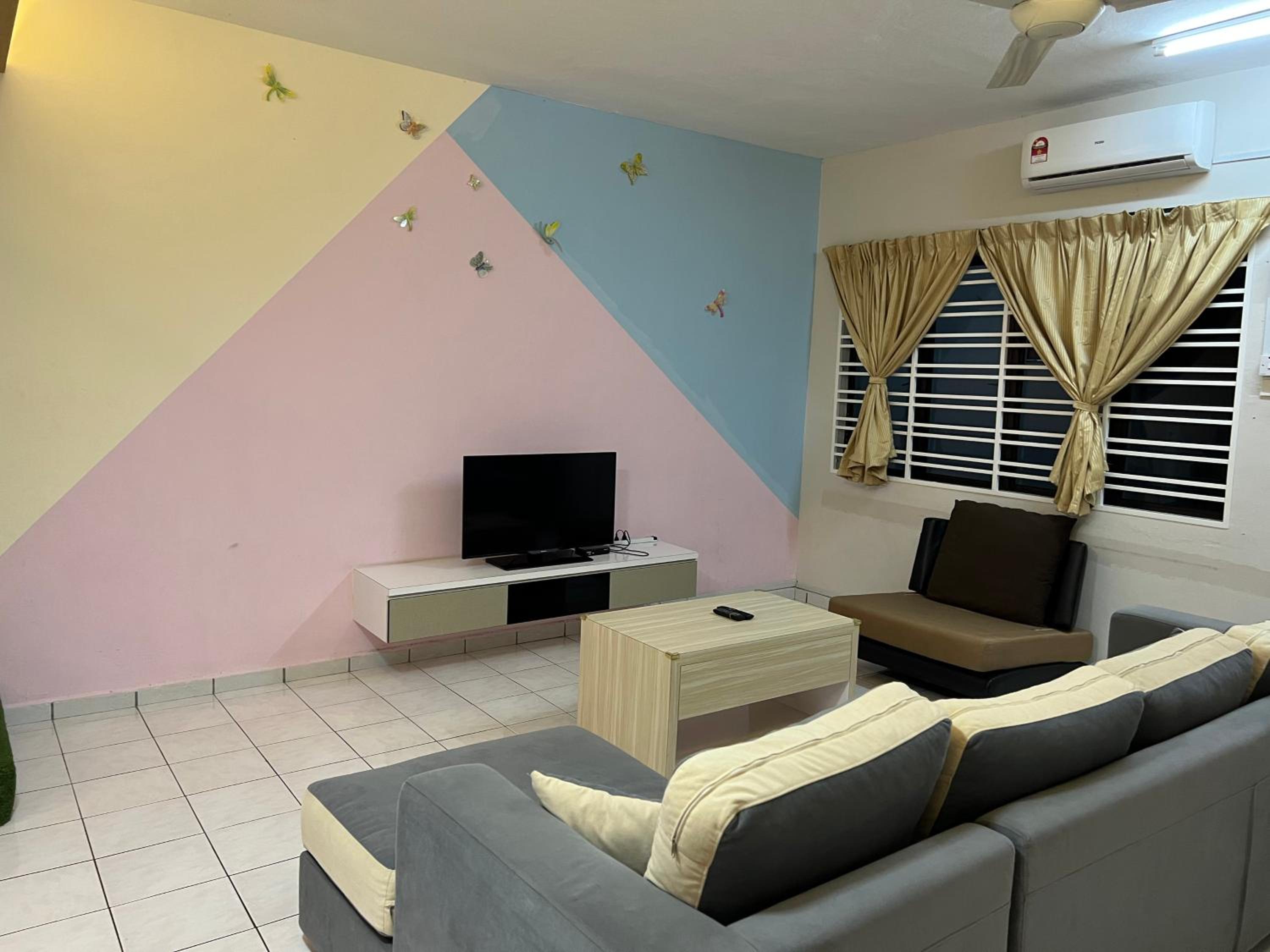 Four-Bedroom House photo 2