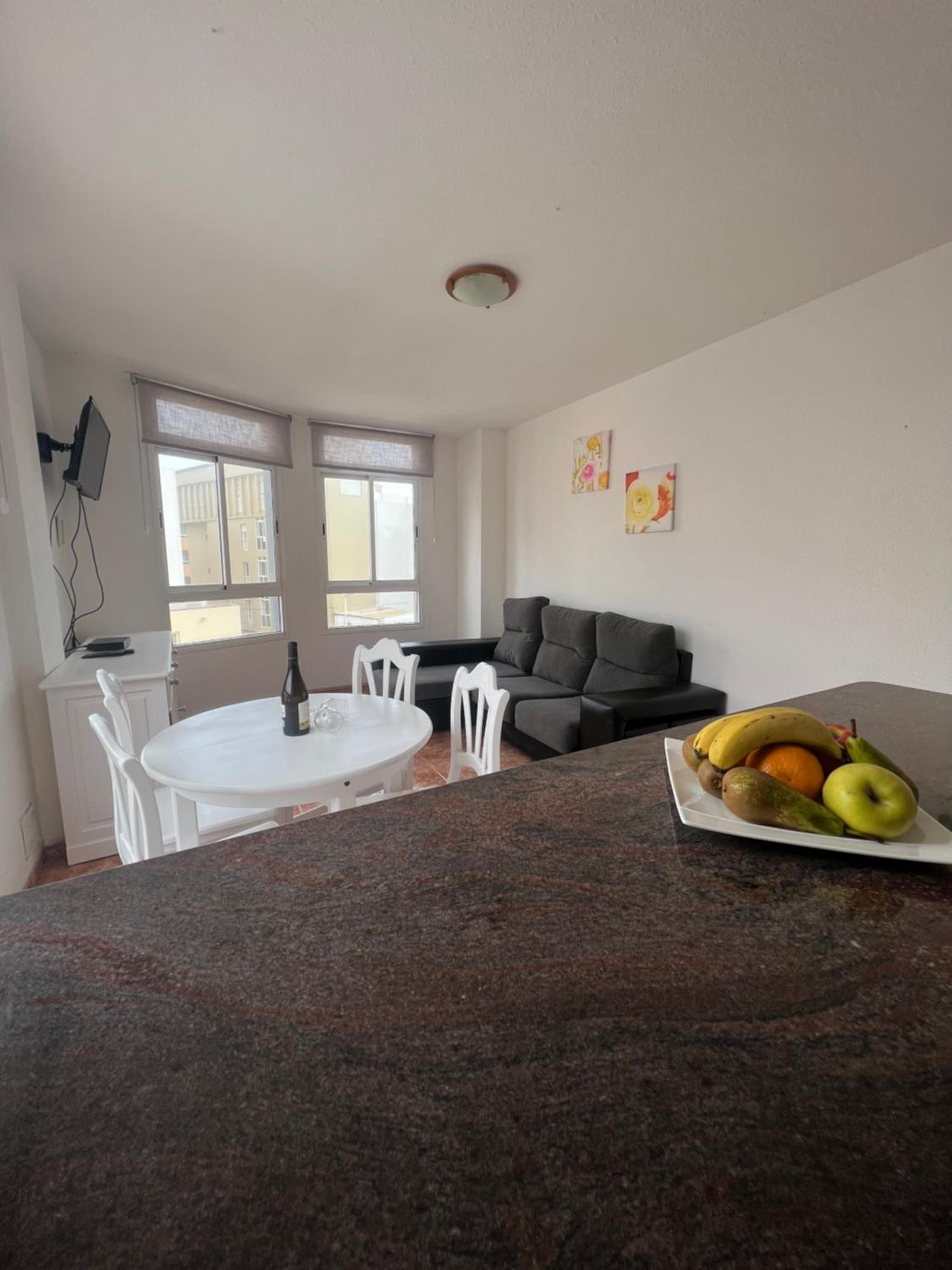 Apartamento de dos habitaciones con vistas a la ciudad - 3A