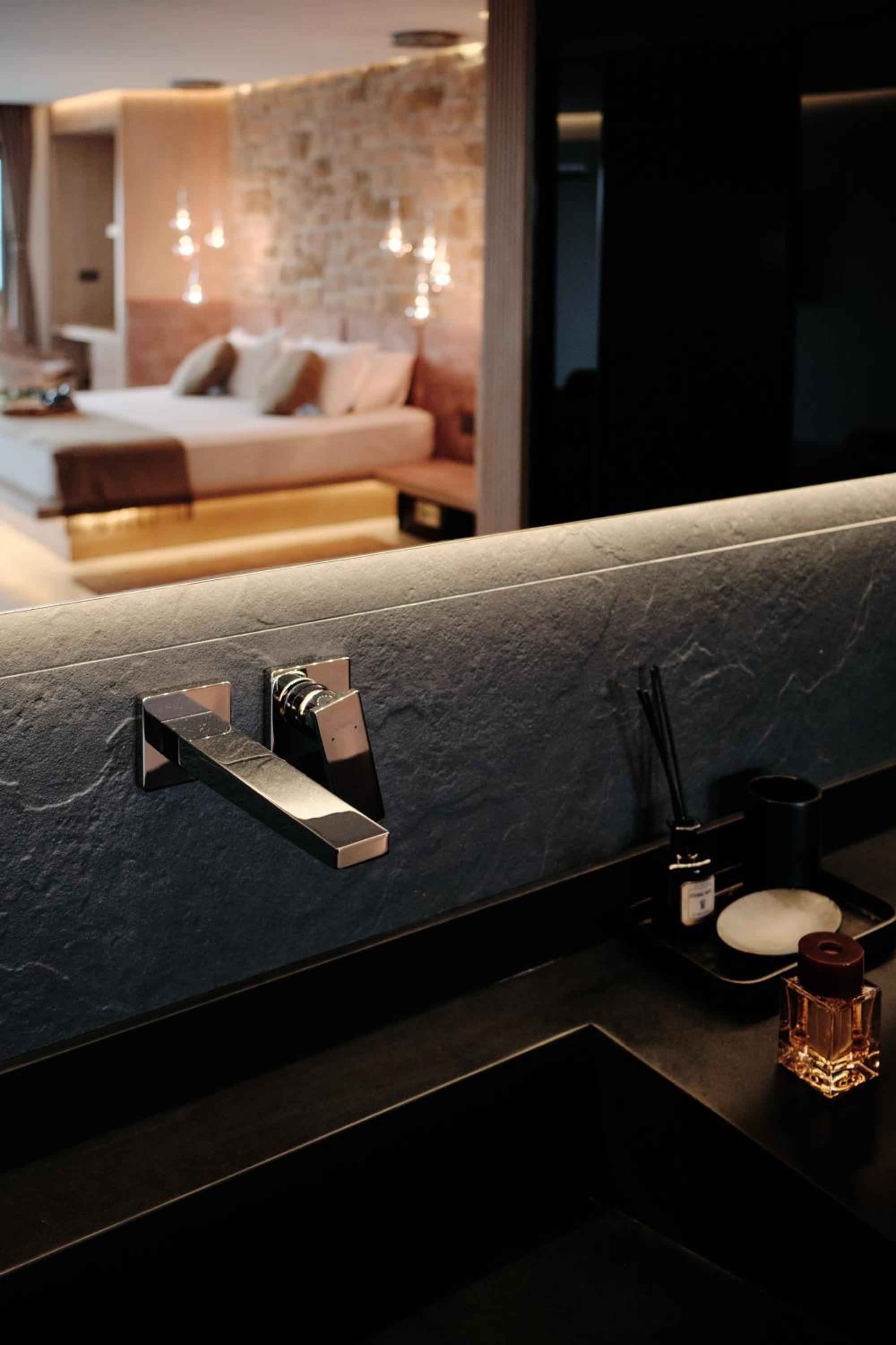 Aqua Suite- Private pool & Sauna - Photo 4