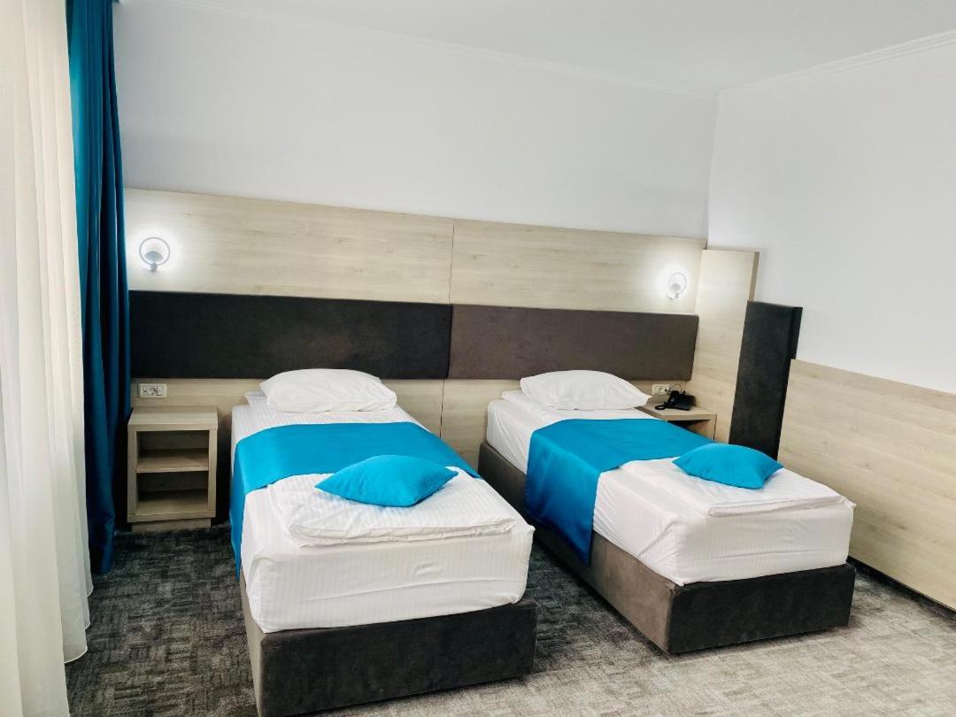 Large Double or Twin Room - Photo 8