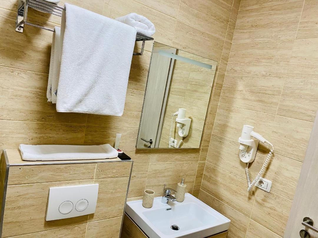 Large Double or Twin Room - Photo 5