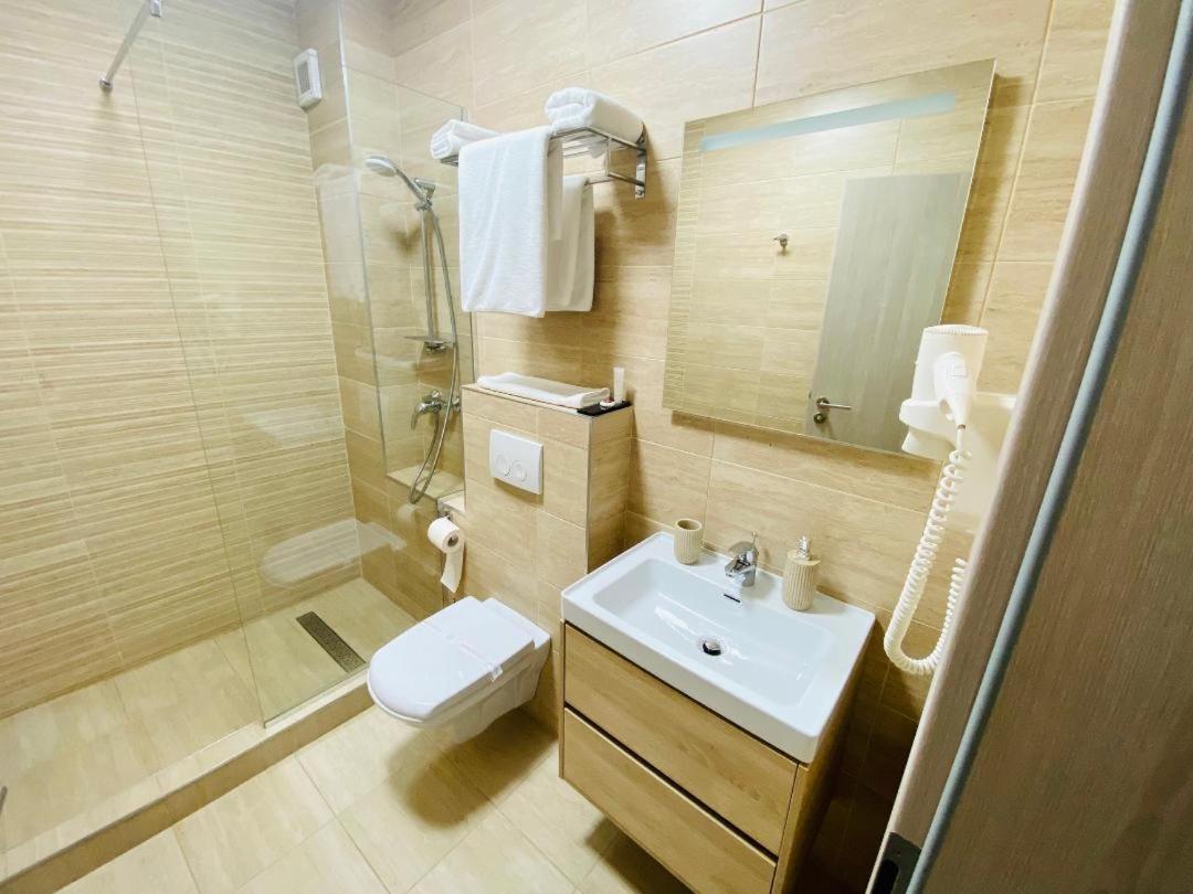 Large Double or Twin Room - Photo 13