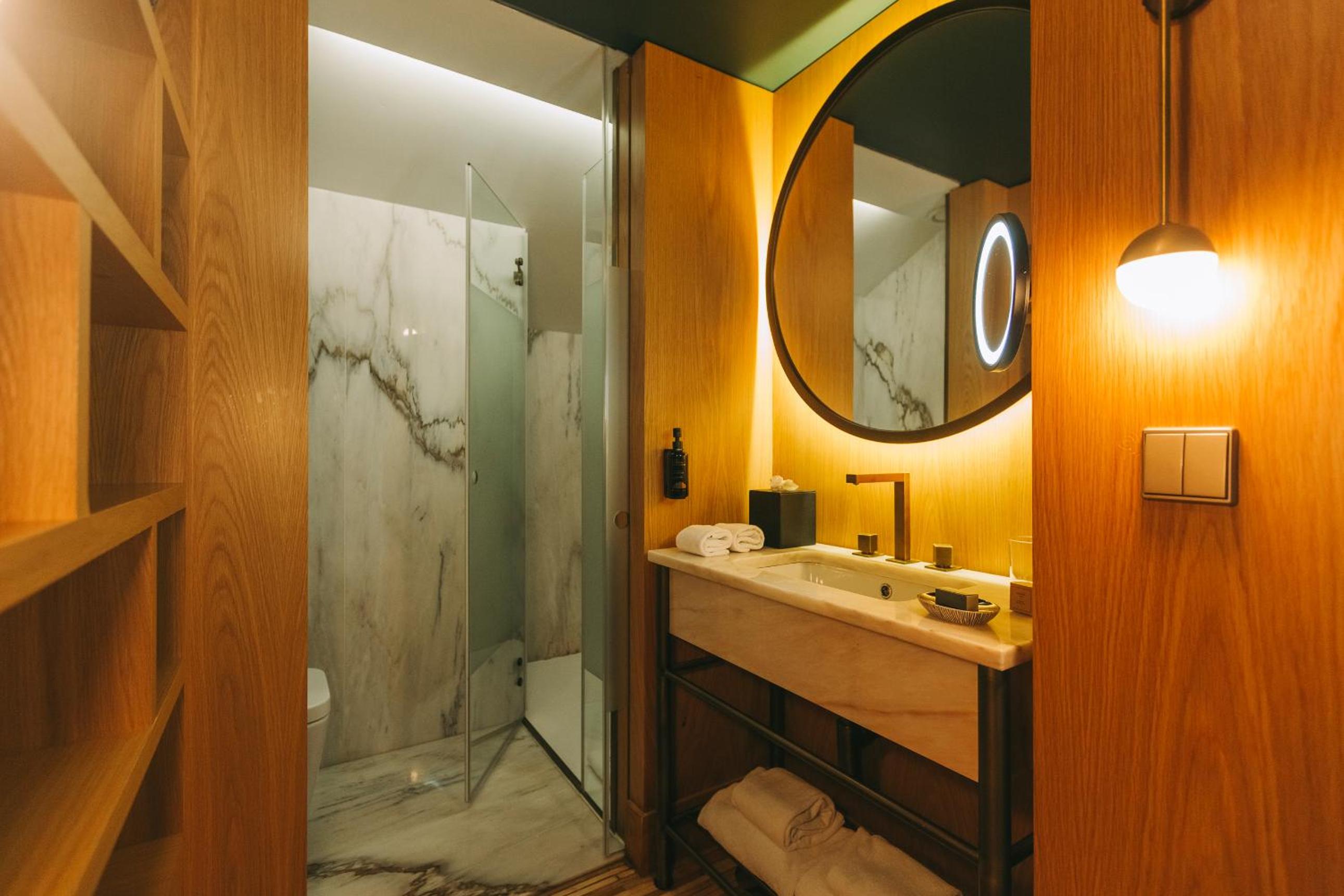 Suite with Hot Tub